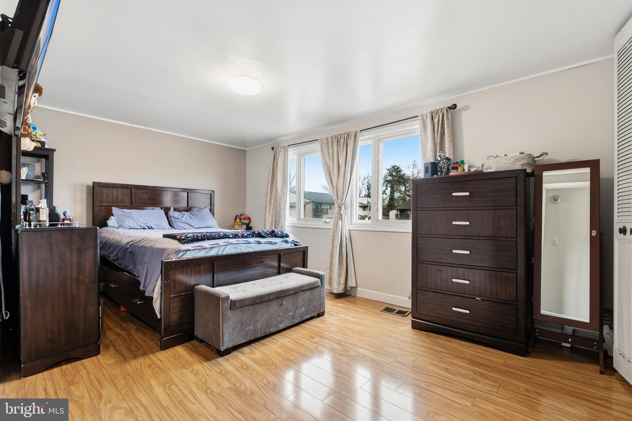 WOODSIDE SQUARE - Residential