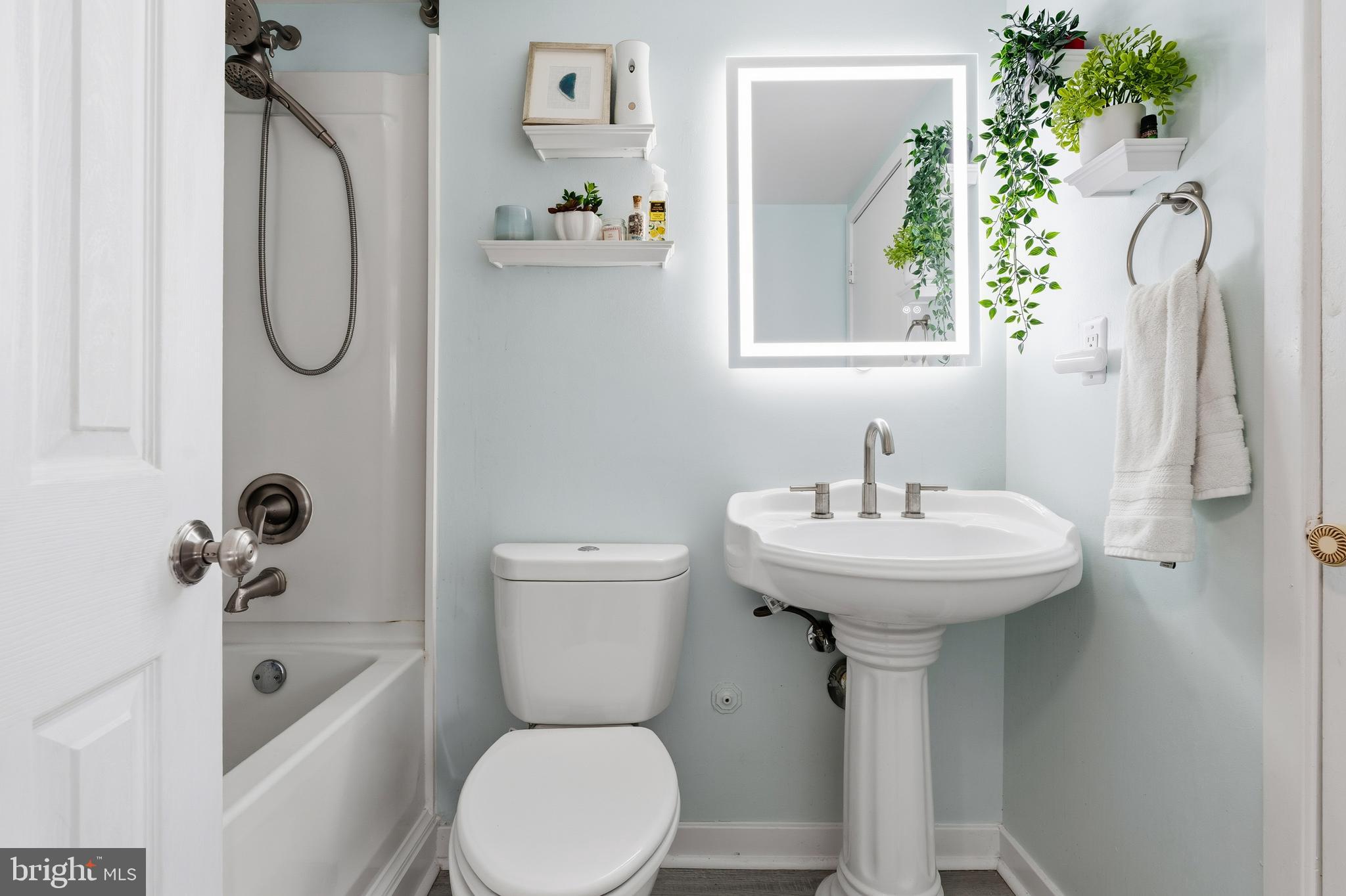 WOODSIDE SQUARE - Residential