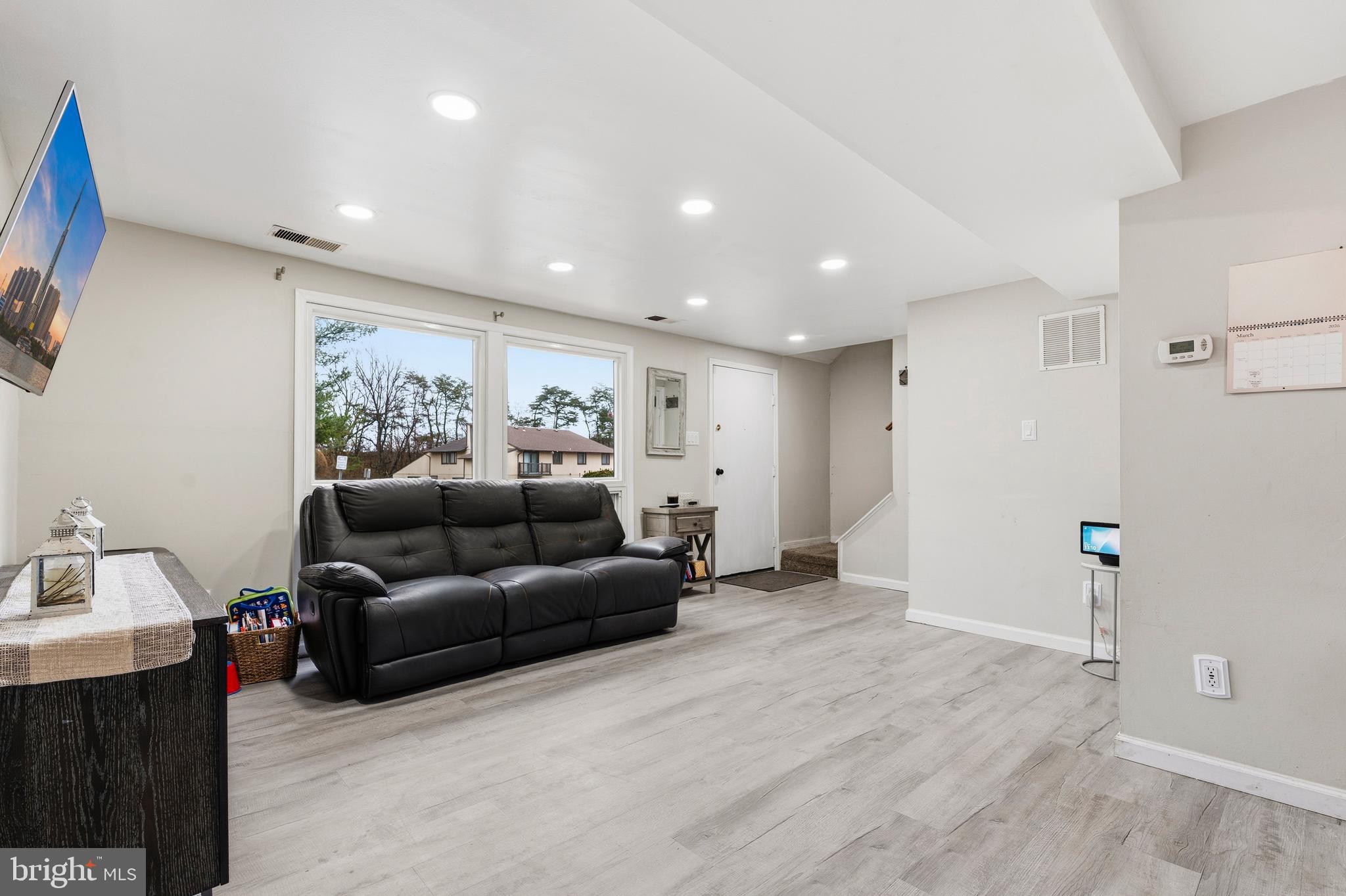 WOODSIDE SQUARE - Residential