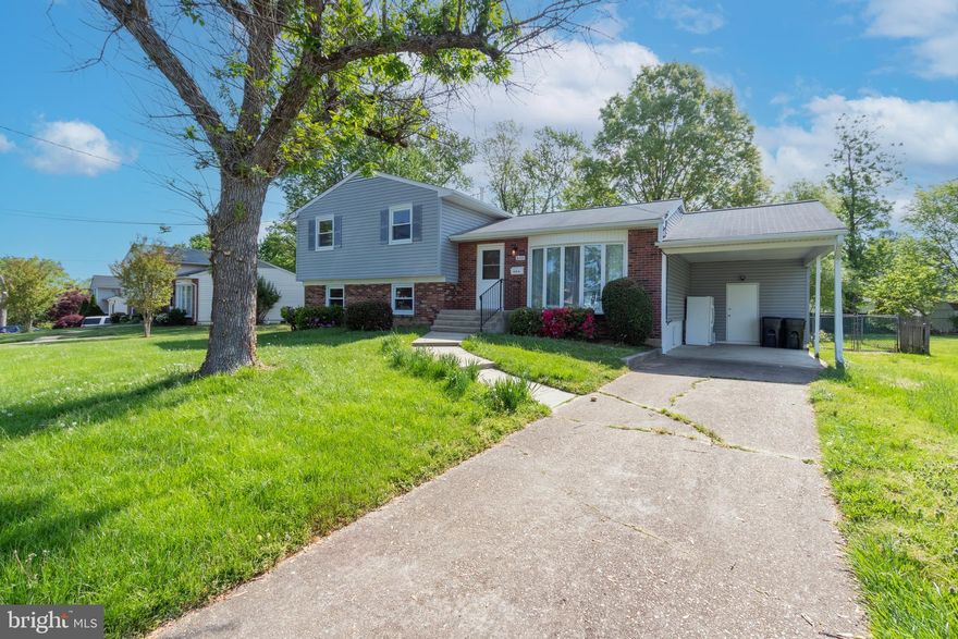 This newly remodeled single-family home in Alexandria . With three bedrooms and two bathrooms, it offers comfortable living space. The granite countertops and stainless steel appliances add a touch of modern elegance to the kitchen. Fresh paint and new flooring throughout the house create a bright and inviting atmosphere.

One of the highlights is the private backyard, perfect for relaxation and enjoying some tranquility. Additionally, its proximity to Kingstown Center and Rose Hill Shopping Center provides convenience for shopping and entertainment needs.

With its blend of modern upgrades and city convenience, this house seems like a wonderful place to call home. Welcome home!