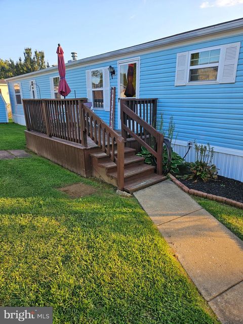 Photo of 102 FOX RUN CT, LANCASTER, PA 17603 (MLS # PALA2041152)