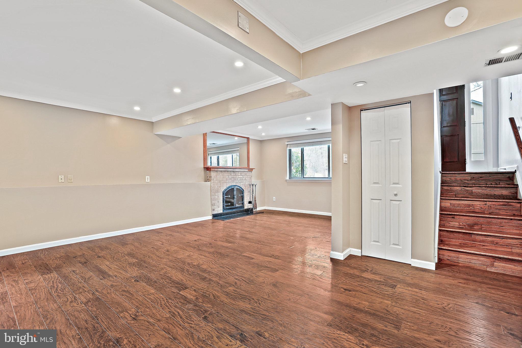 HUNTERS CREEK - Residential