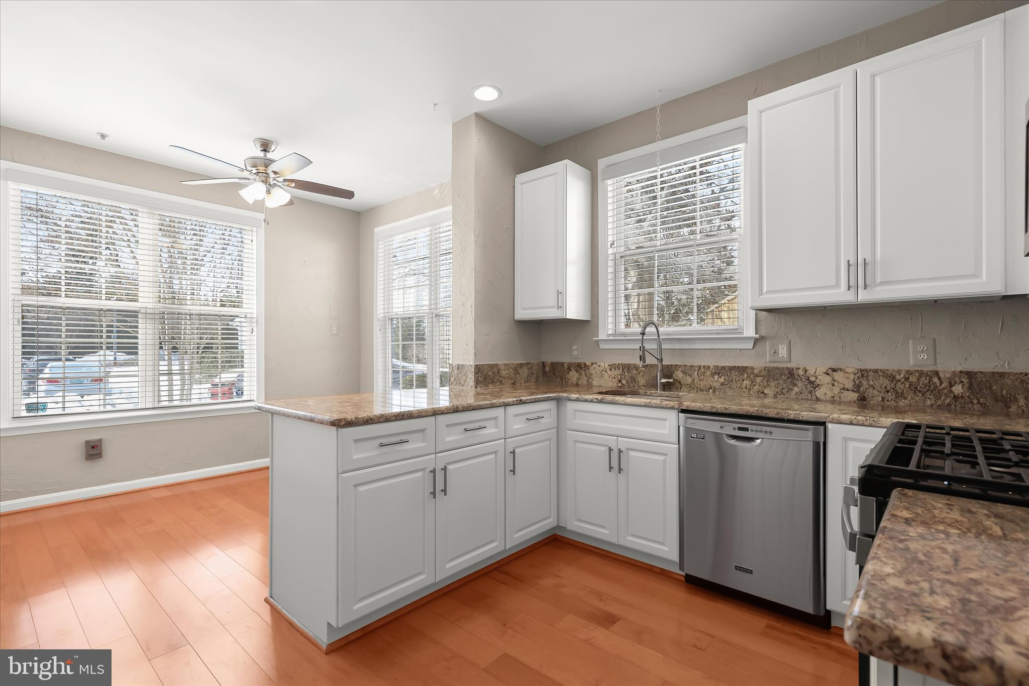 GREY ROCK VILLAS - Residential