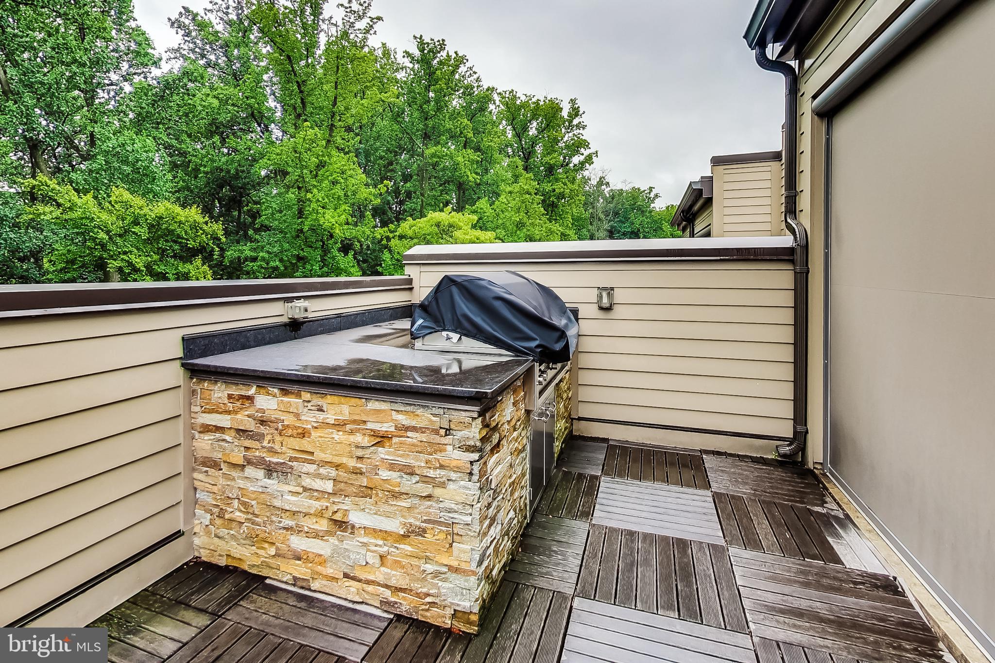 GROSVENOR HEIGHTS - Residential