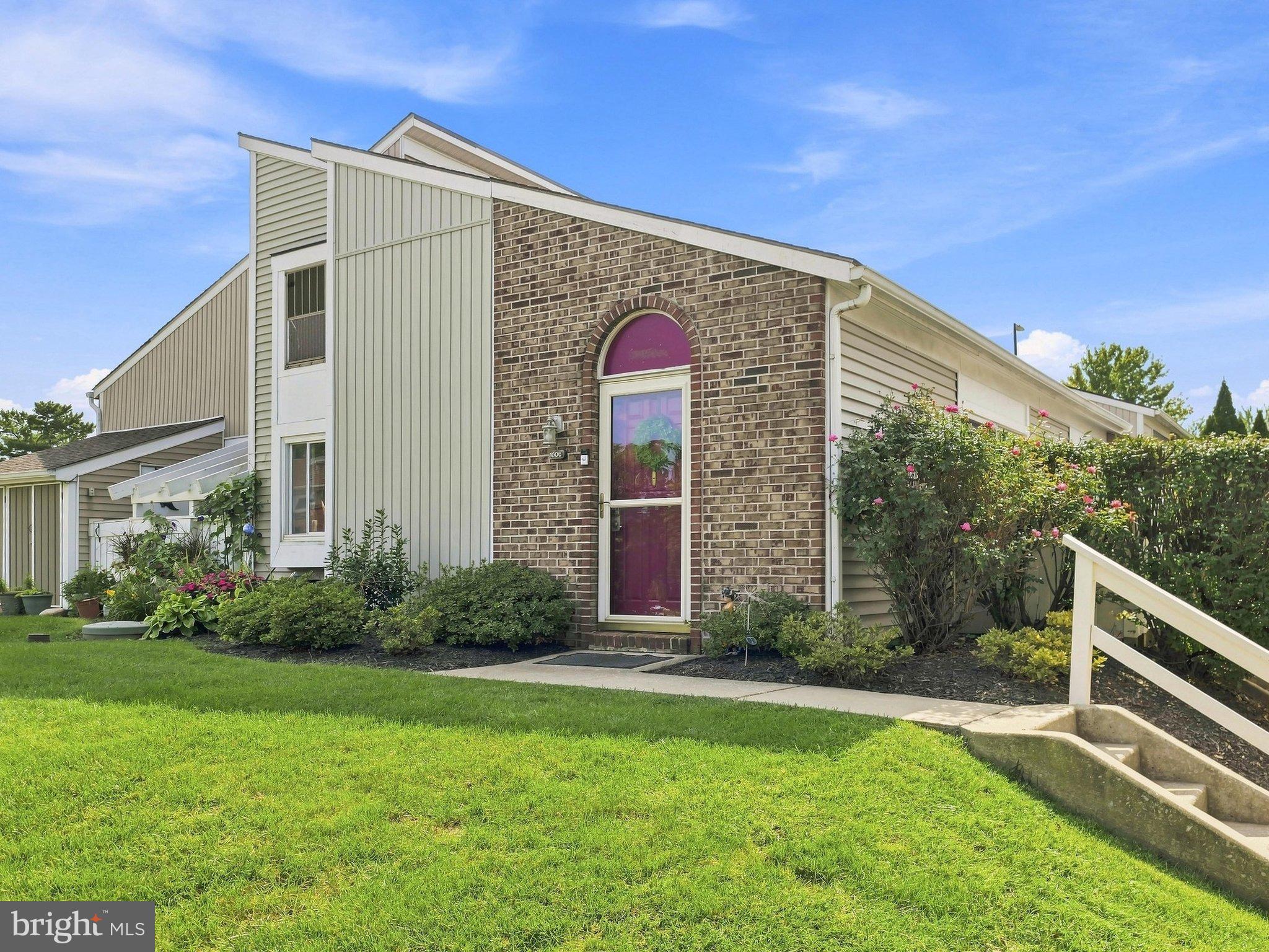 1606 WOODLANDS RUN