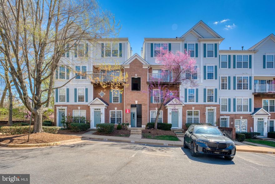 Spacious and bright top-floor condo in a prime location! This well-maintained 2-bedroom, 2-bath unit features an open floor plan with high ceilings, abundant natural light, and a private balcony. The modern kitchen boasts stainless steel appliances and ample cabinet space. The primary suite includes a walk-in closet and an en-suite bath. Conveniently located near major commuter routes, including I-66, Route 29, and Route 28, as well as shopping, dining, and entertainment options. Community amenities include a clubhouse and swimming pool. Don't miss this fantastic opportunity!