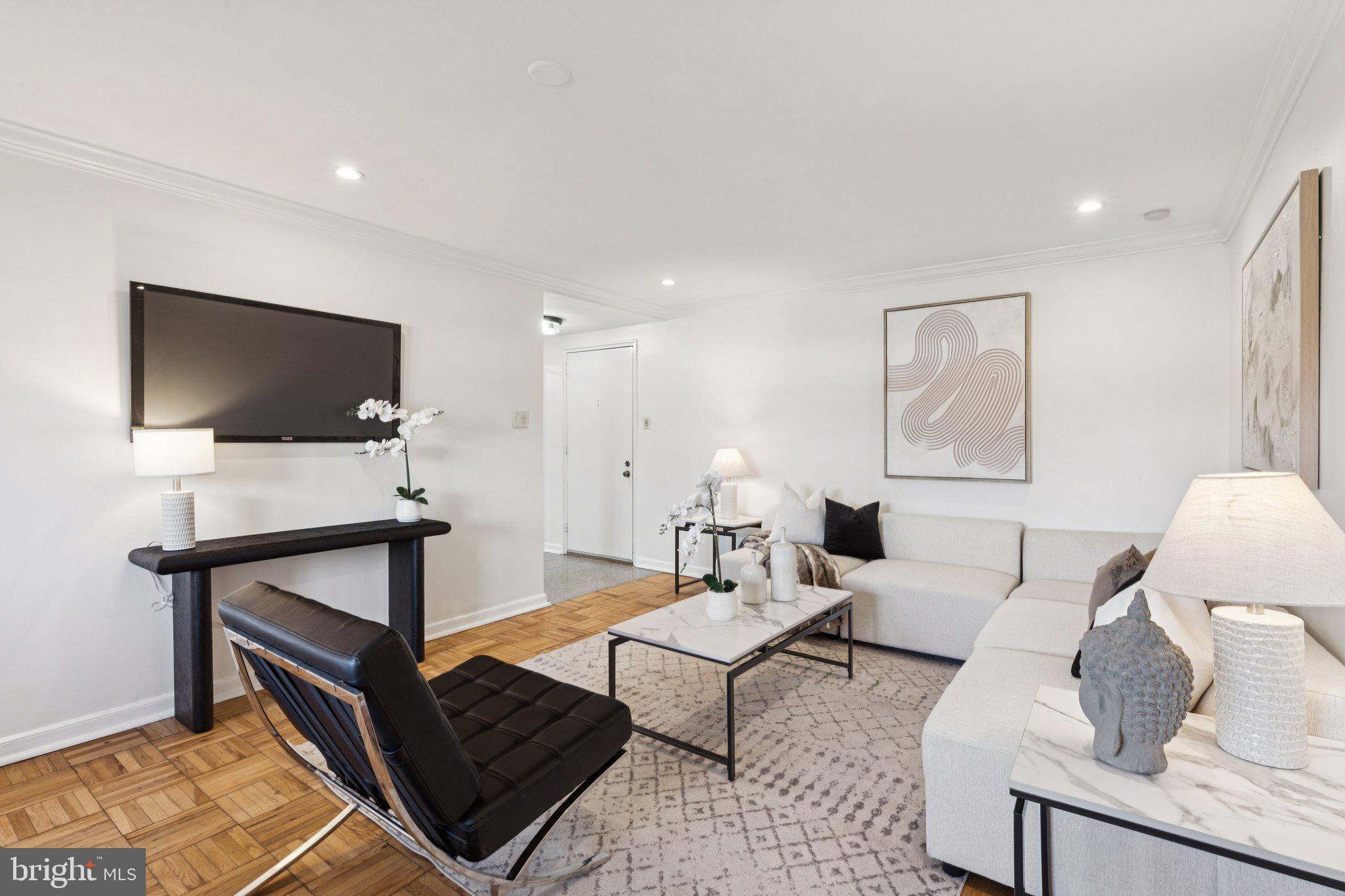 WYNNEWOOD PLAZA - Residential