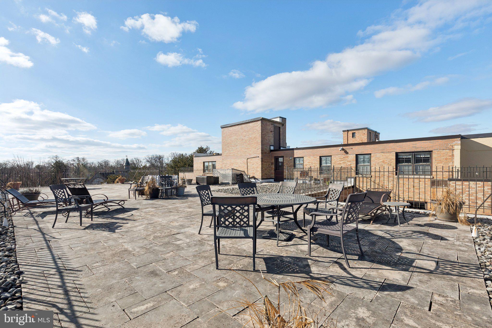 WYNNEWOOD PLAZA - Residential