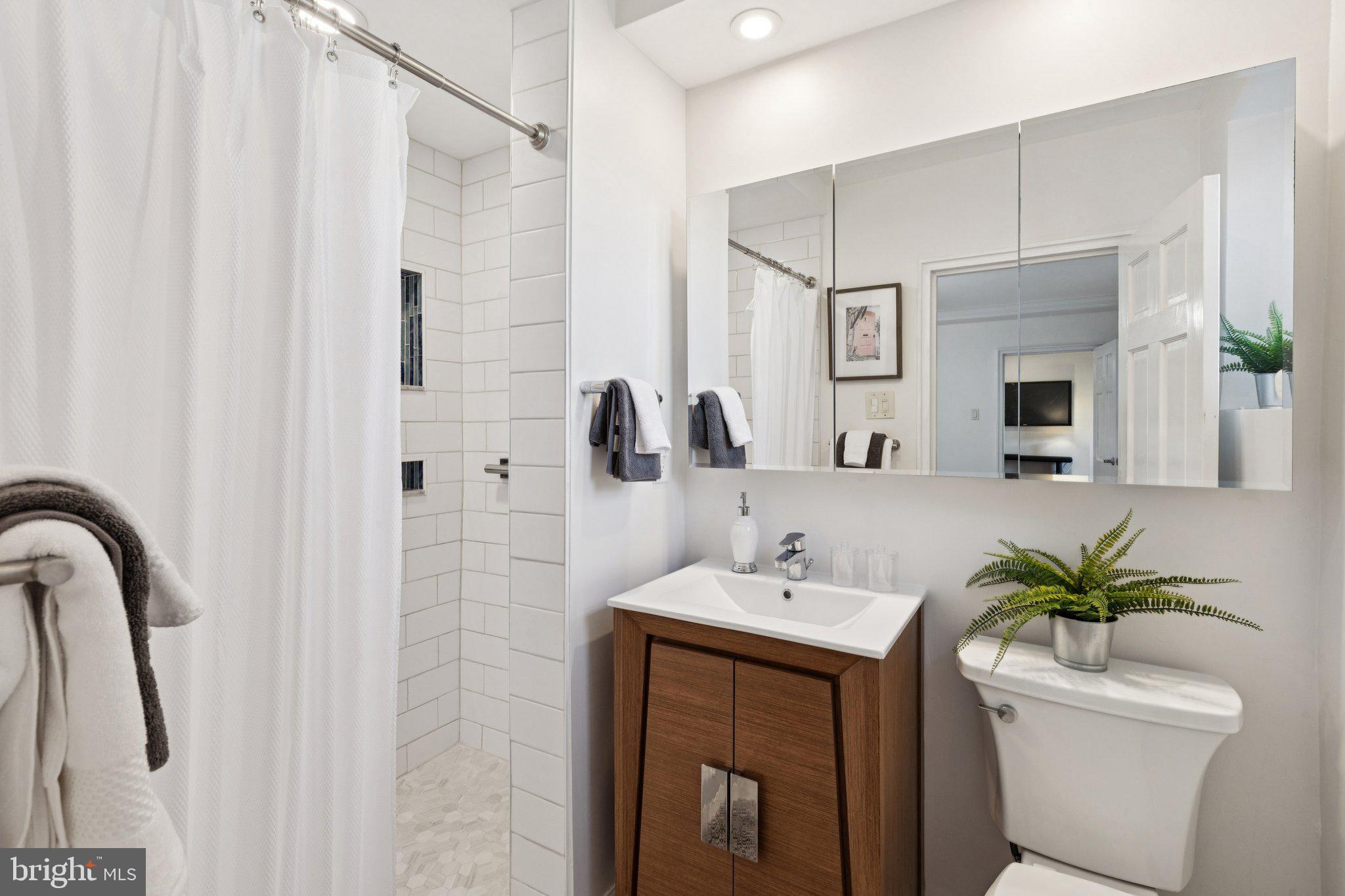 WYNNEWOOD PLAZA - Residential