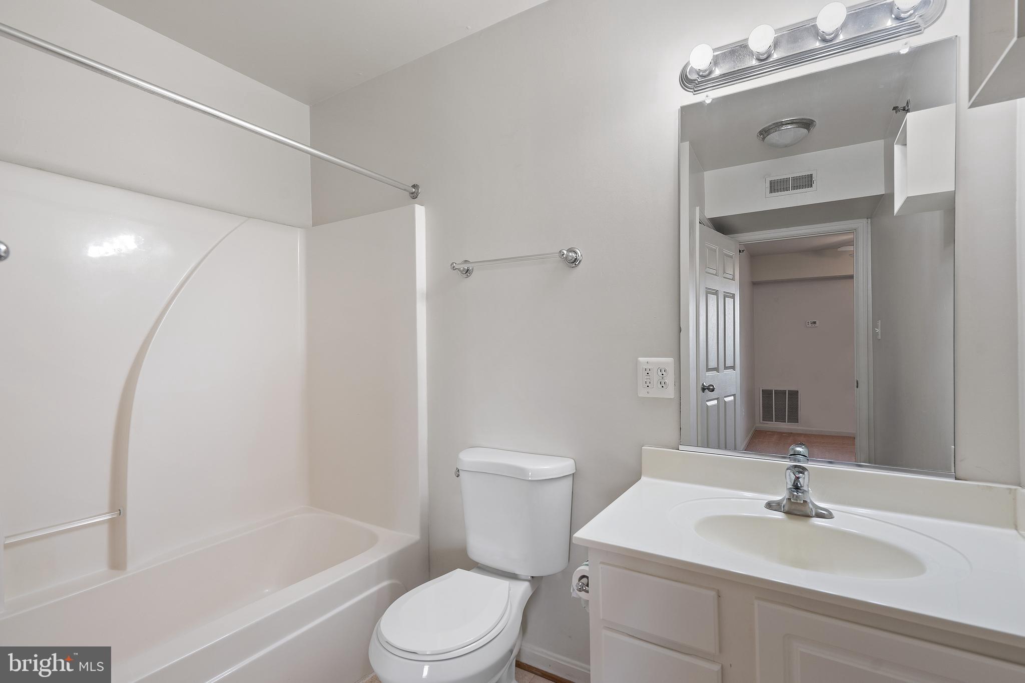 CEDAR LEE CONDOMINIUM - Residential Lease