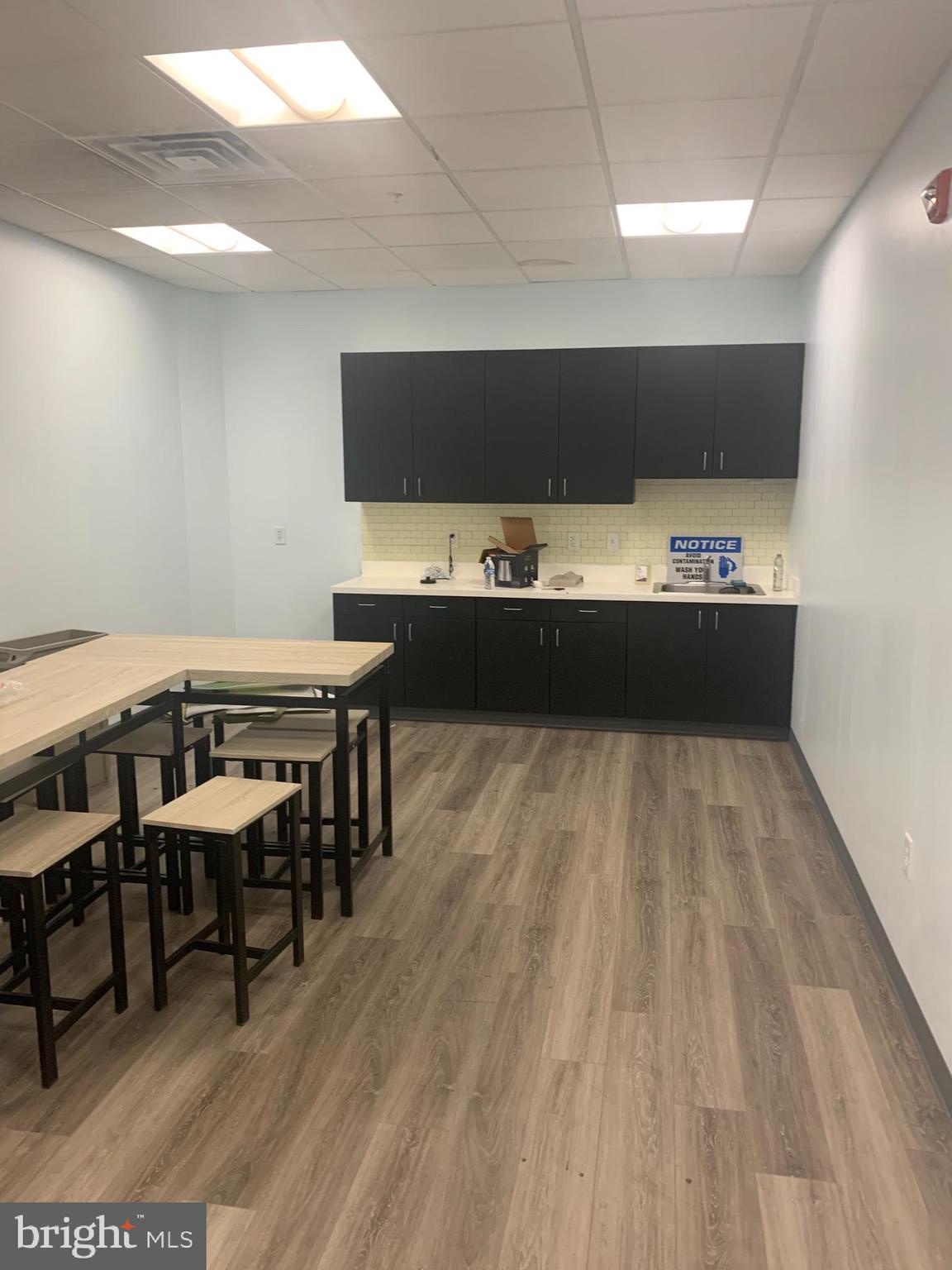 LANCASTER - Commercial Lease