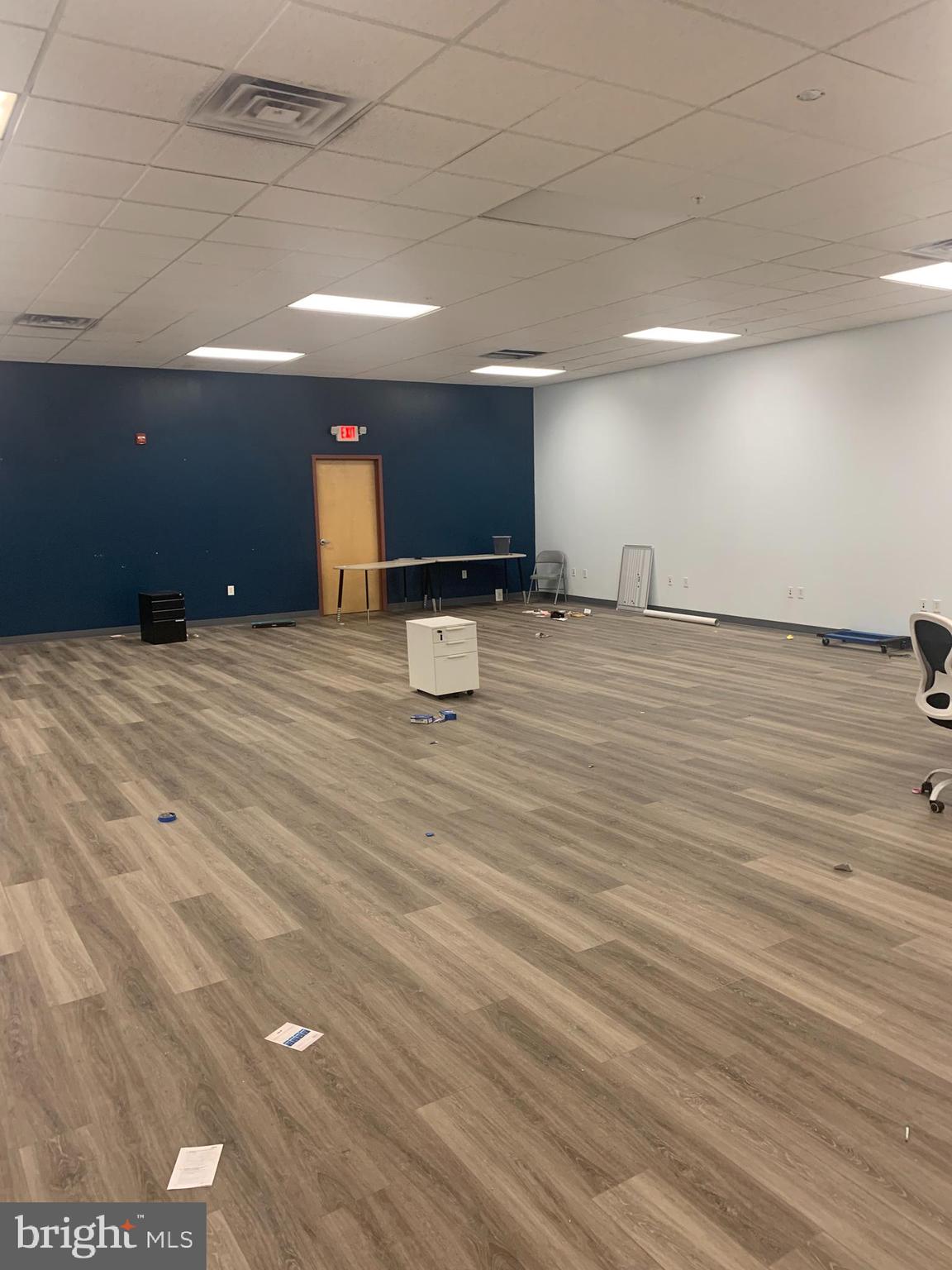 LANCASTER - Commercial Lease