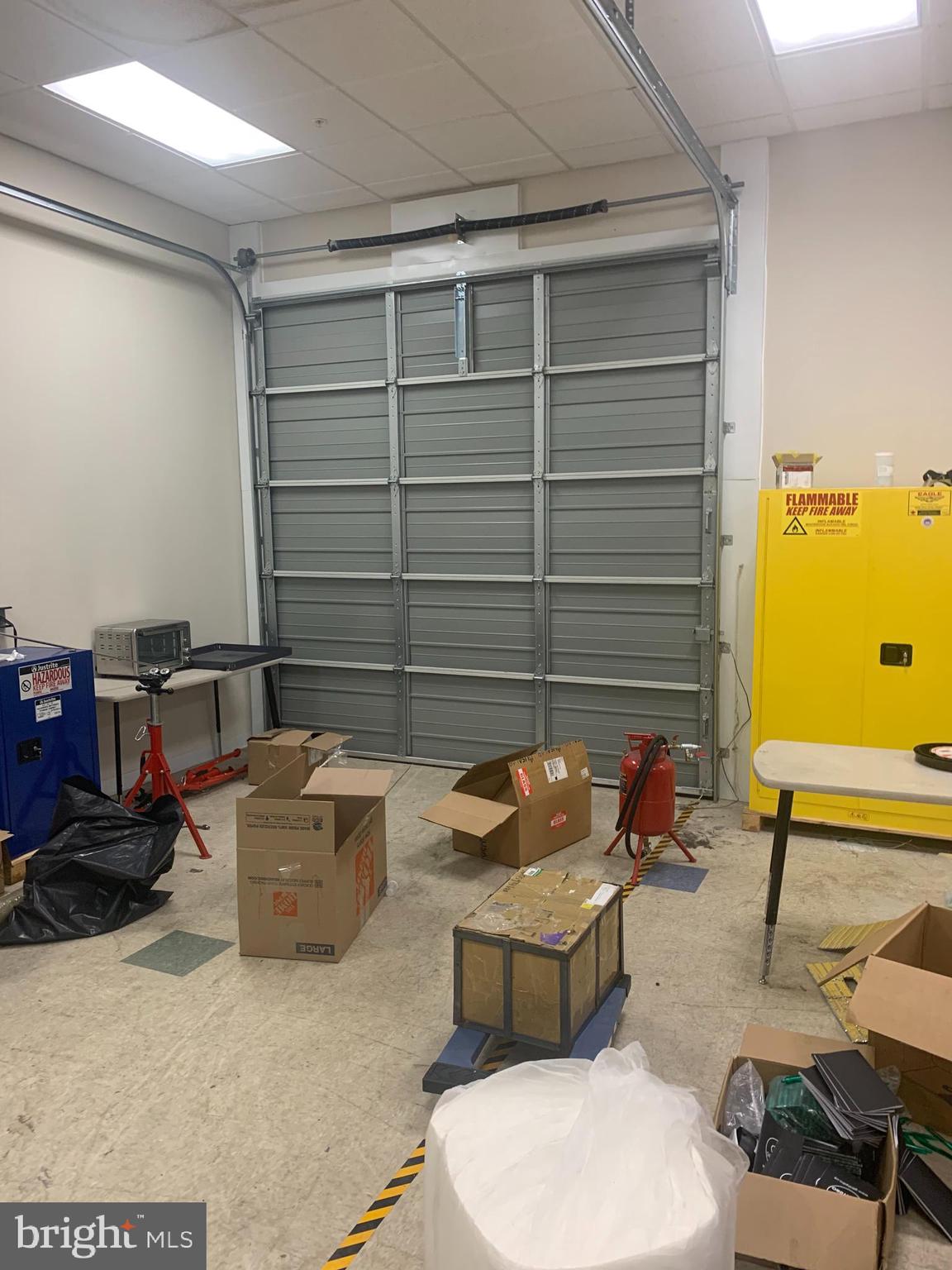 LANCASTER - Commercial Lease