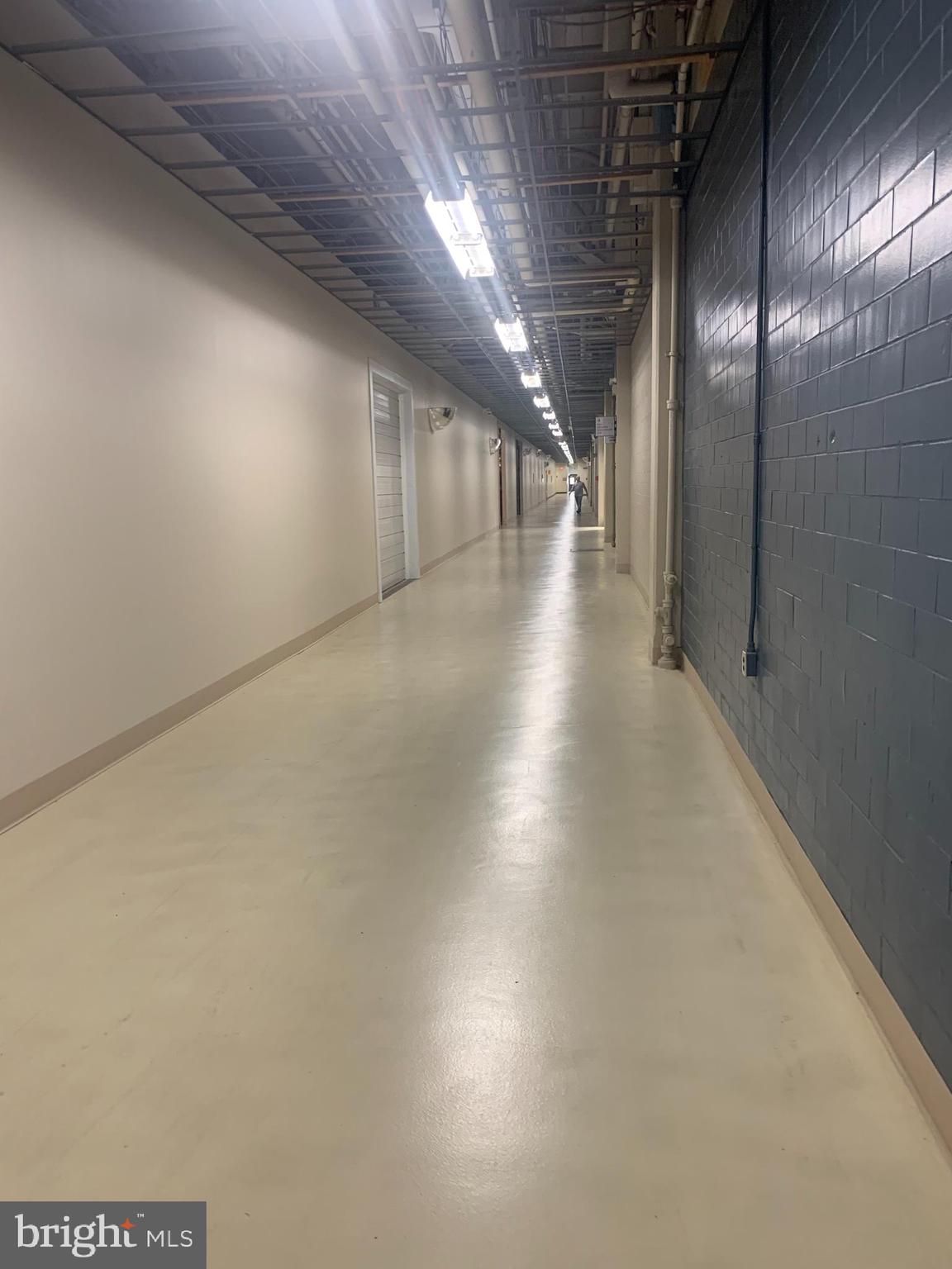 LANCASTER - Commercial Lease