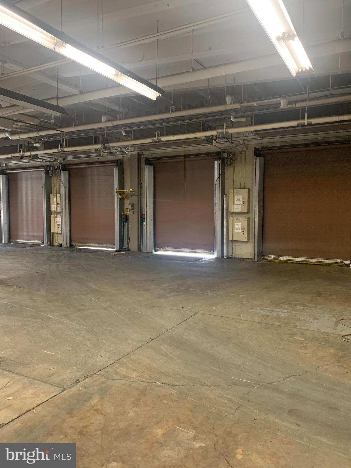 LANCASTER - Commercial Lease