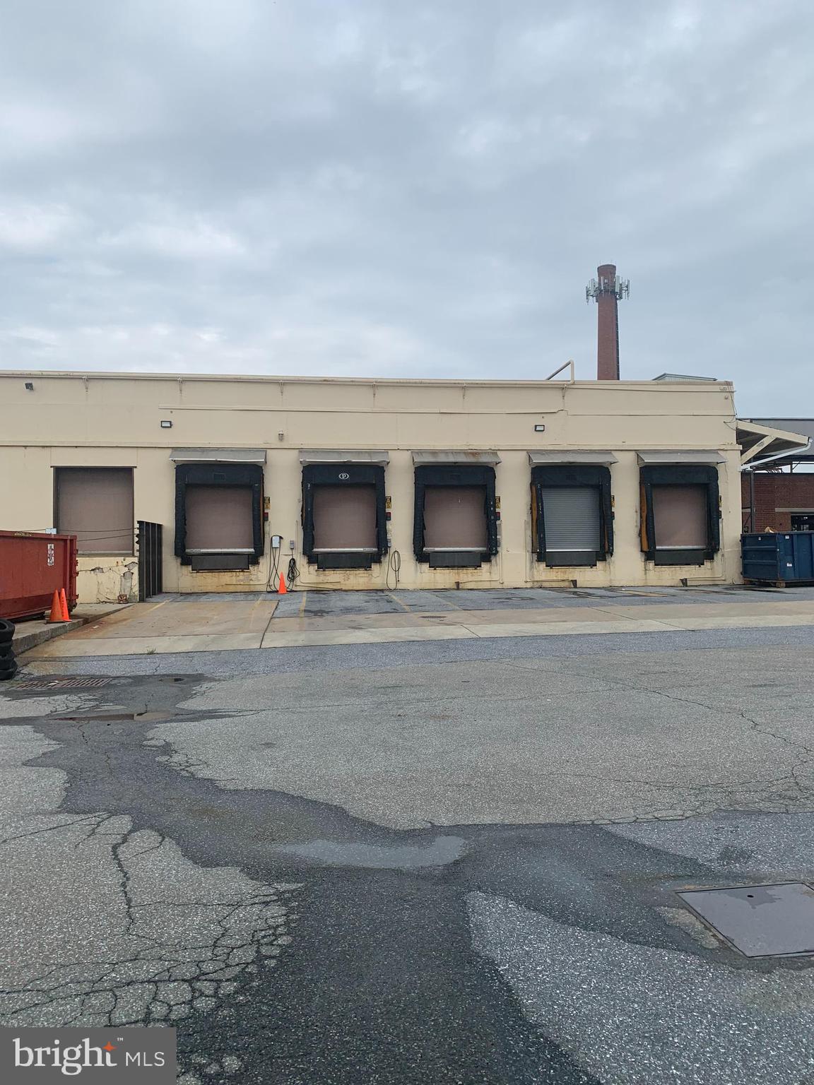 LANCASTER - Commercial Lease