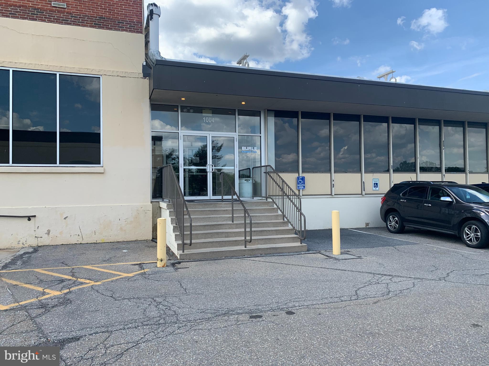 LANCASTER - Commercial Lease