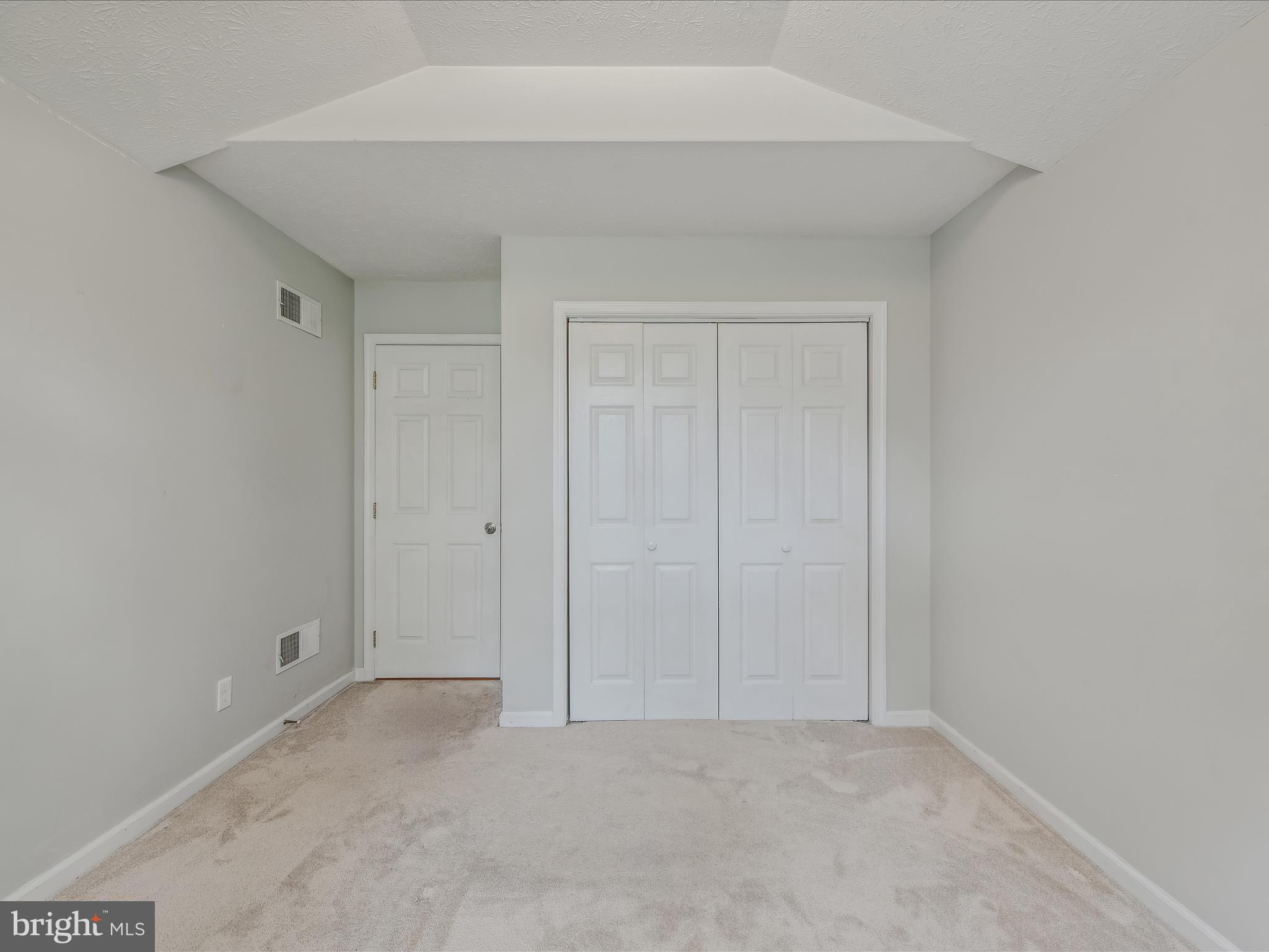 FOXCREST MANOR - Residential