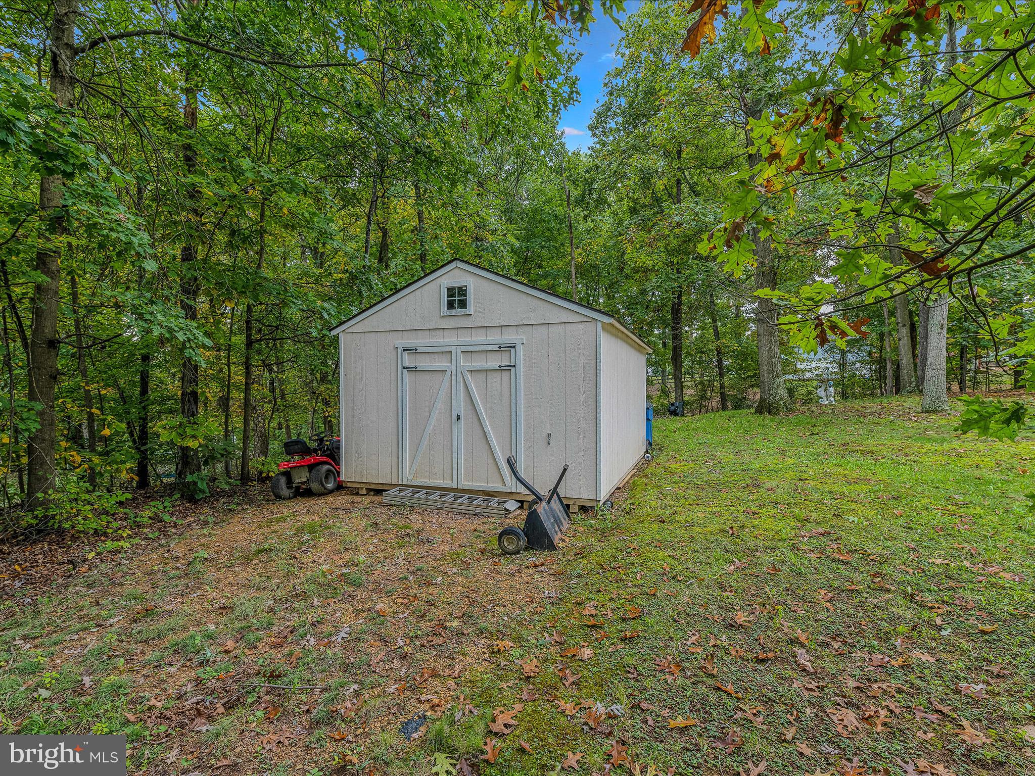 FOXCREST MANOR - Residential