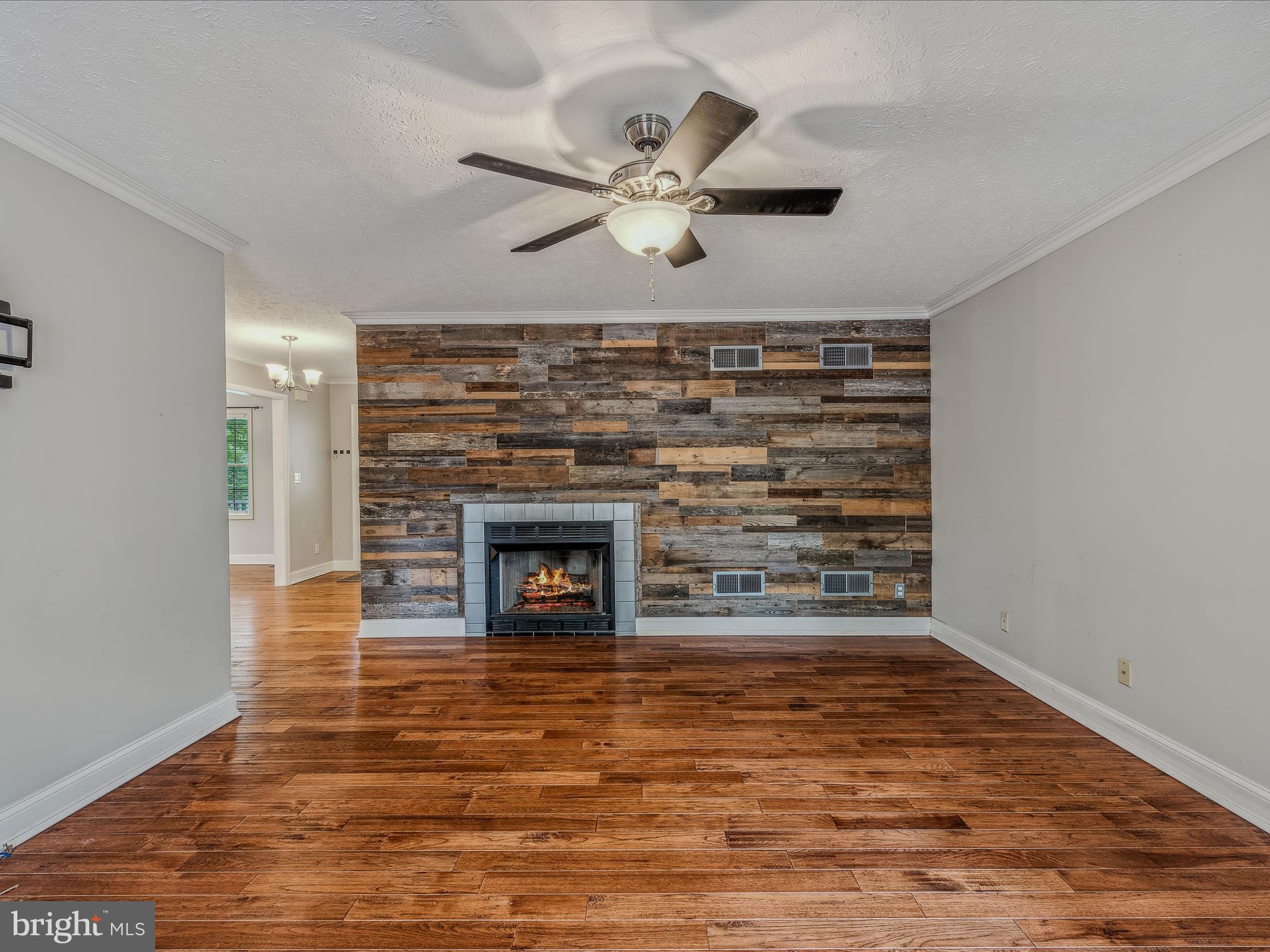 FOXCREST MANOR - Residential