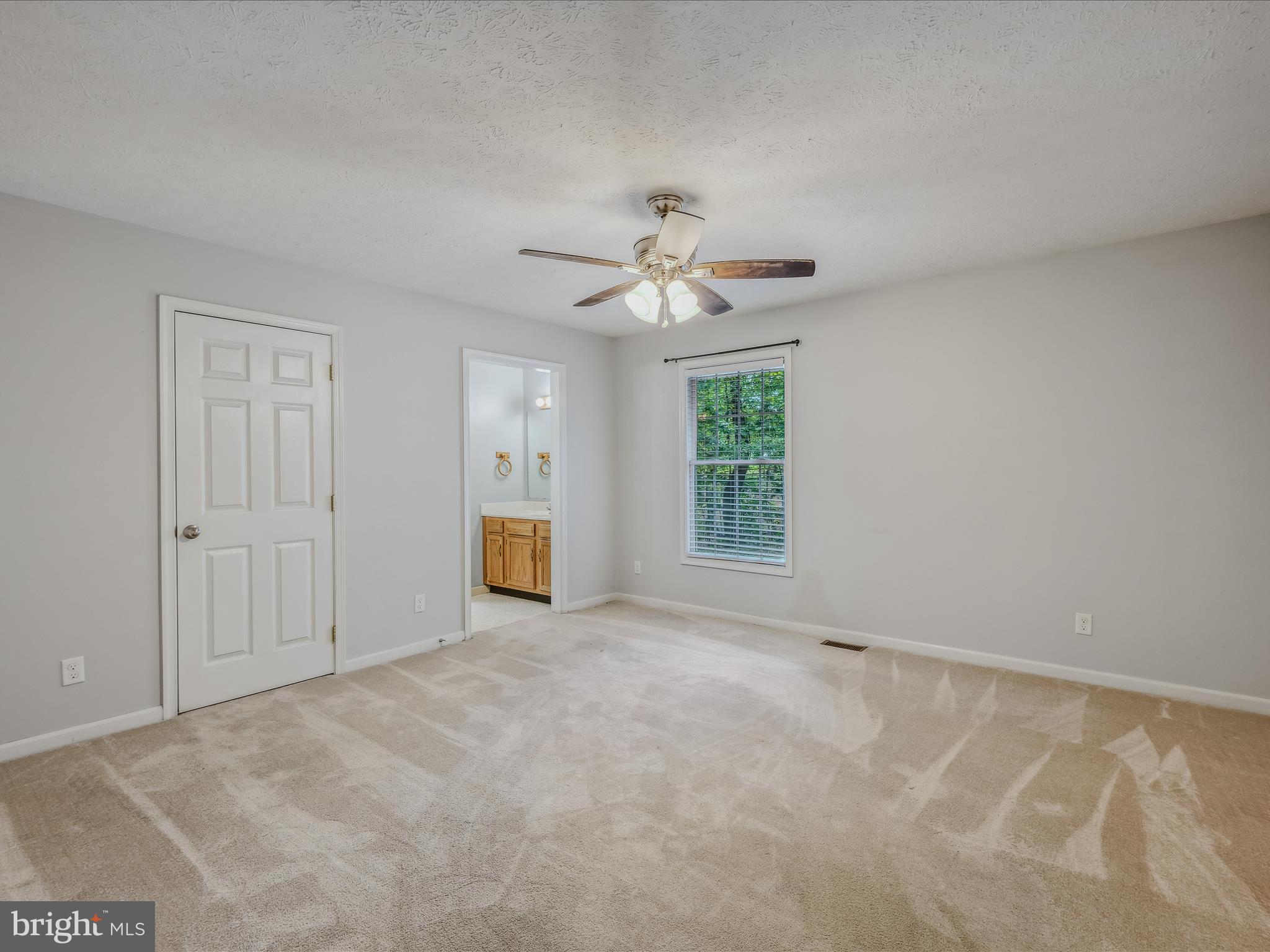 FOXCREST MANOR - Residential