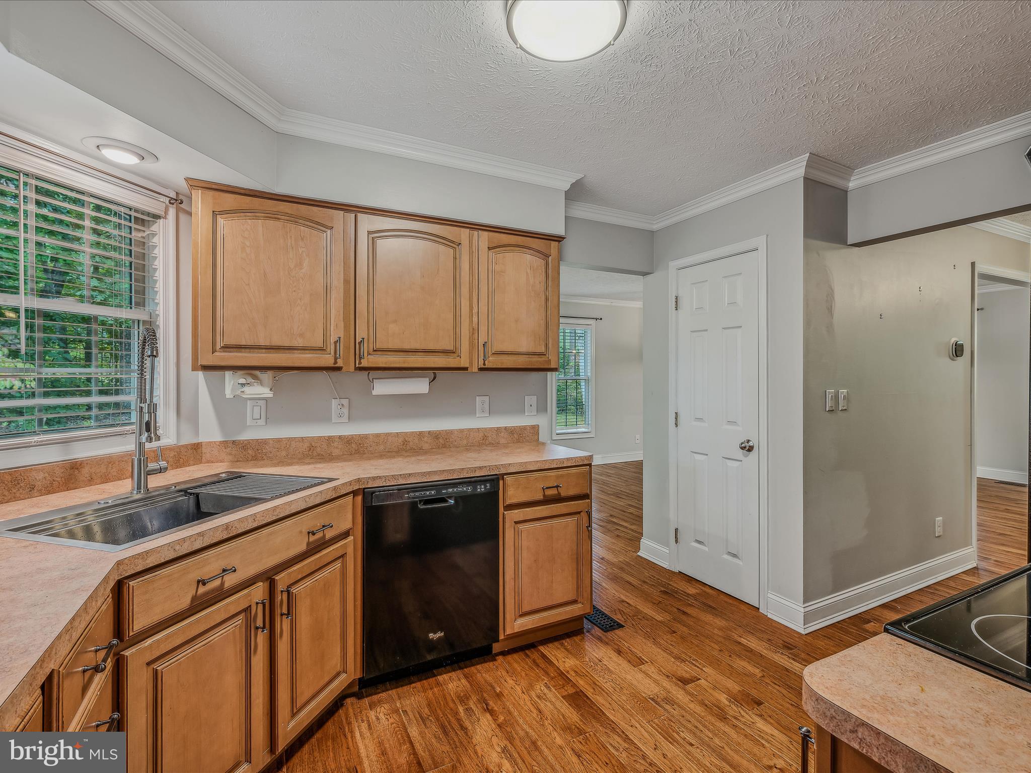 FOXCREST MANOR - Residential