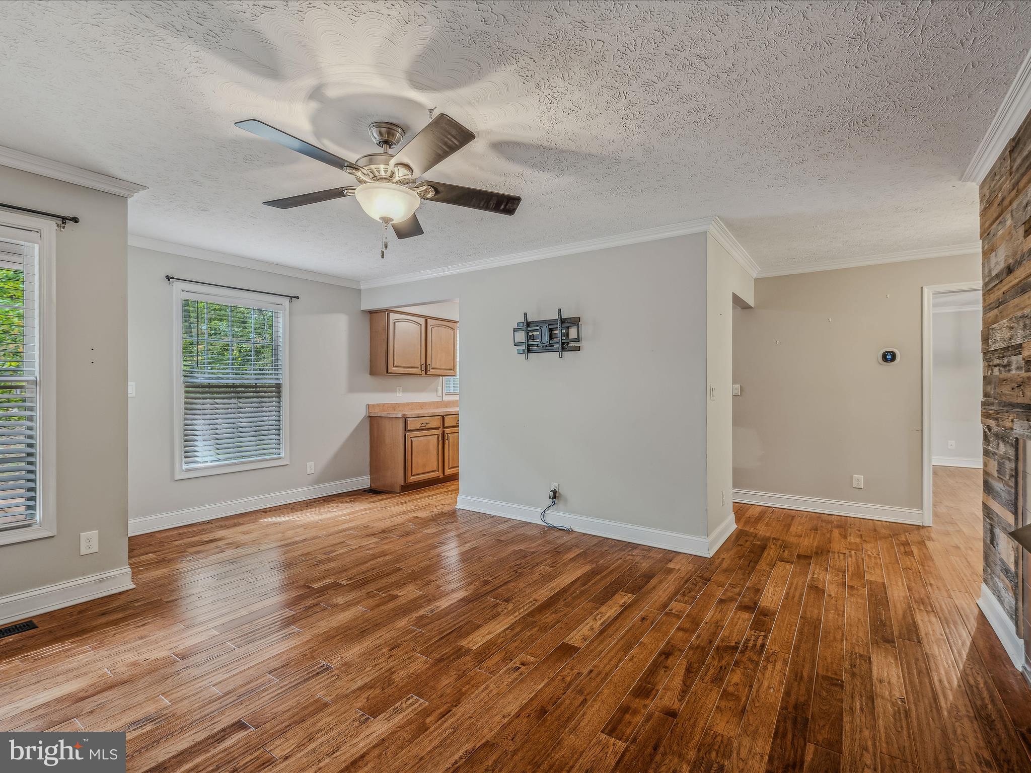 FOXCREST MANOR - Residential