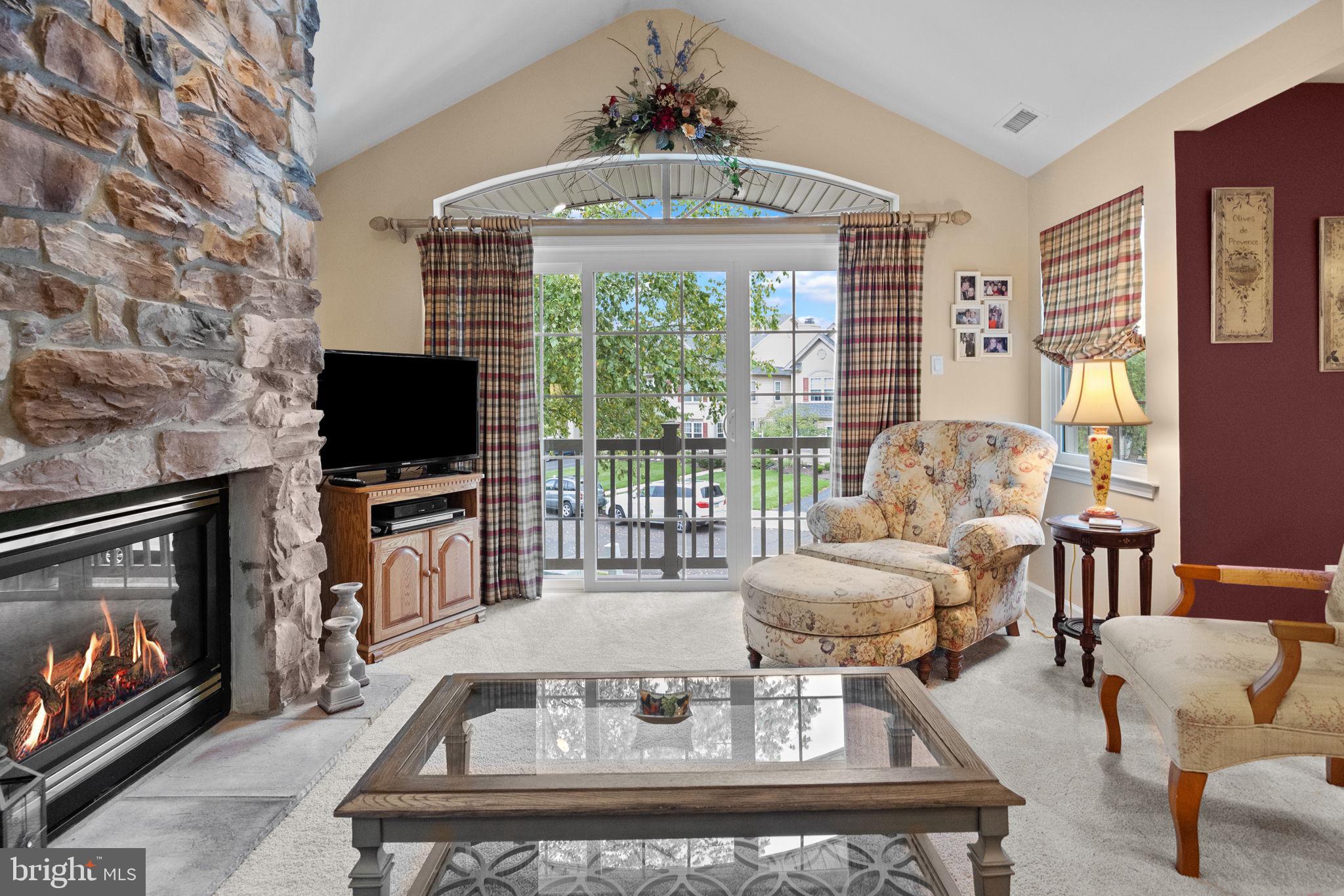 COUNTRY CROSSING - Residential