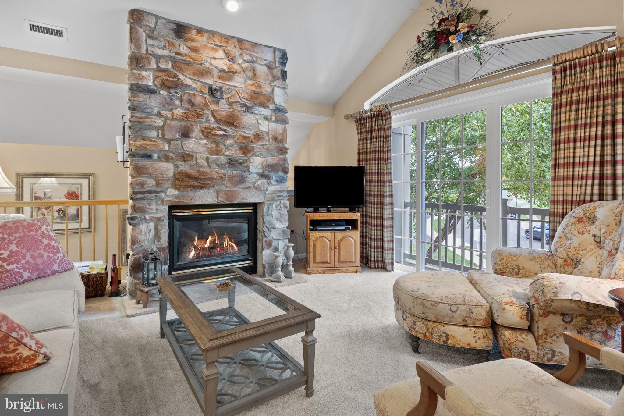 COUNTRY CROSSING - Residential