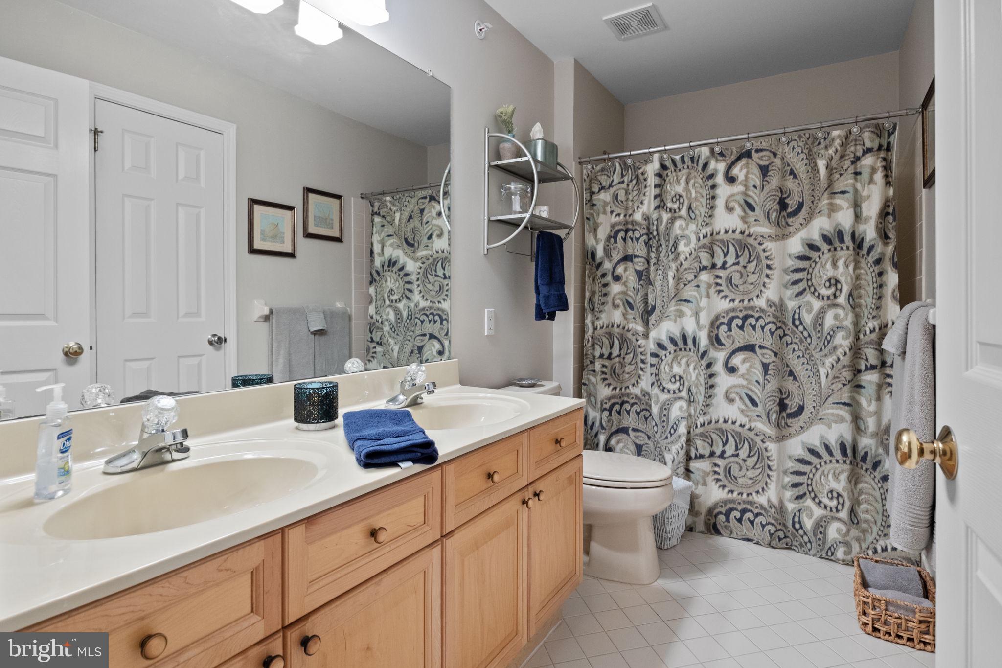 COUNTRY CROSSING - Residential