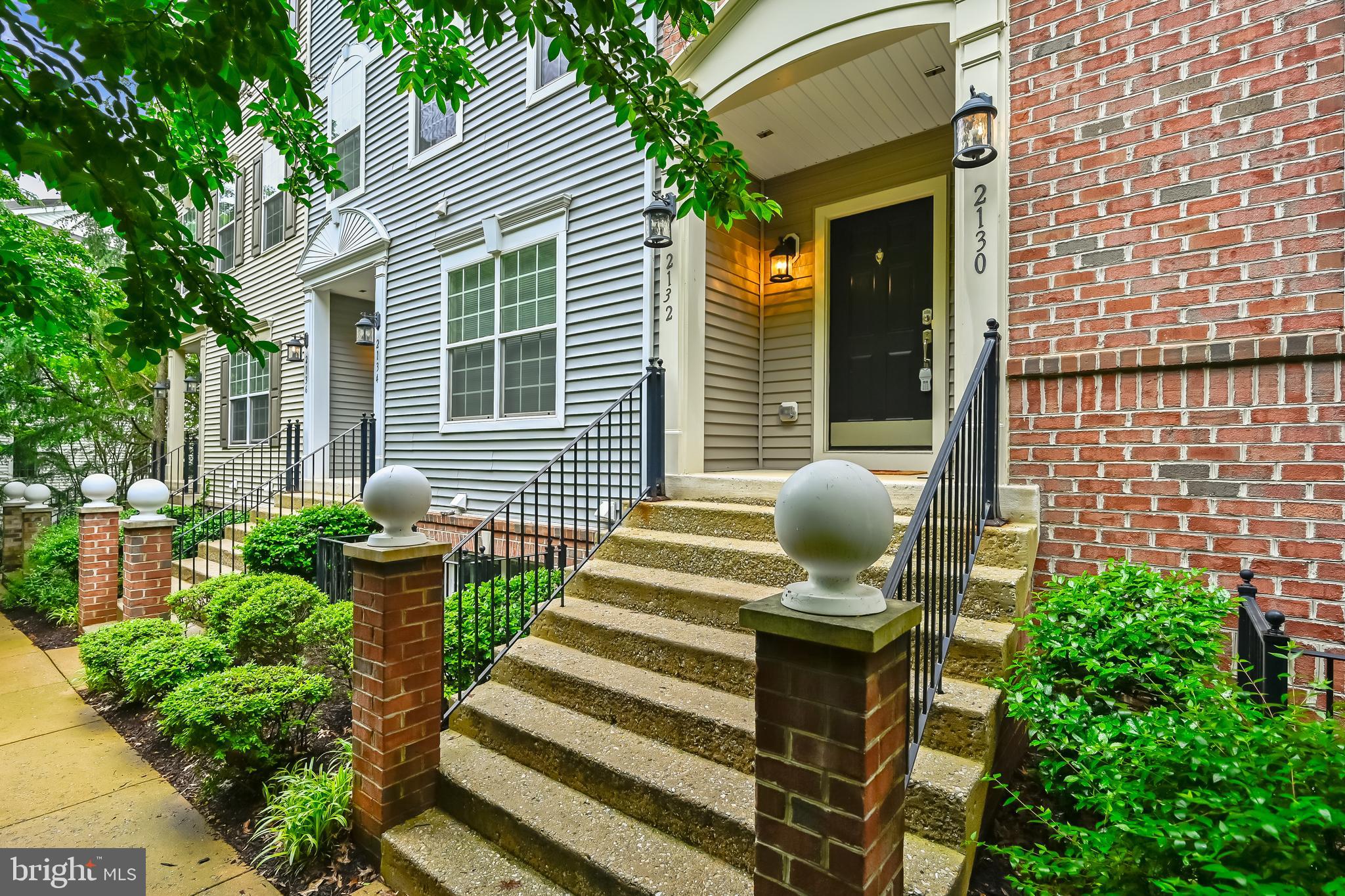 THE HIDEAWAY AT OLD ADMIRAL - Residential