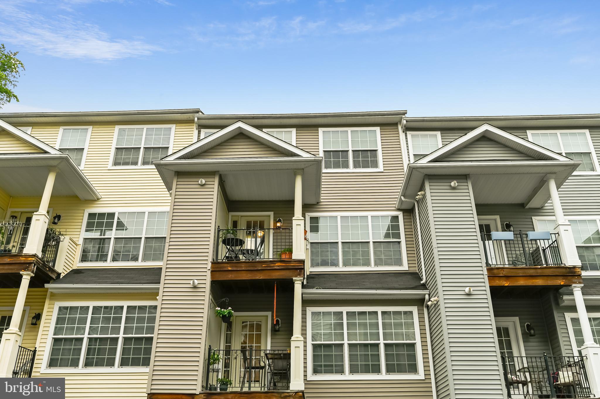 THE HIDEAWAY AT OLD ADMIRAL - Residential