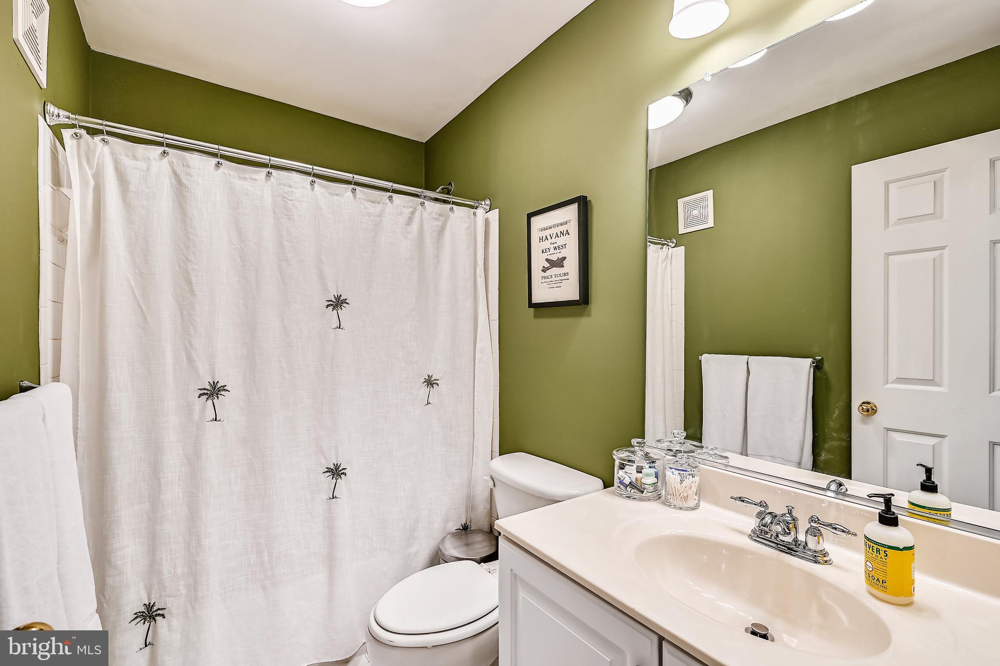 THE HIDEAWAY AT OLD ADMIRAL - Residential