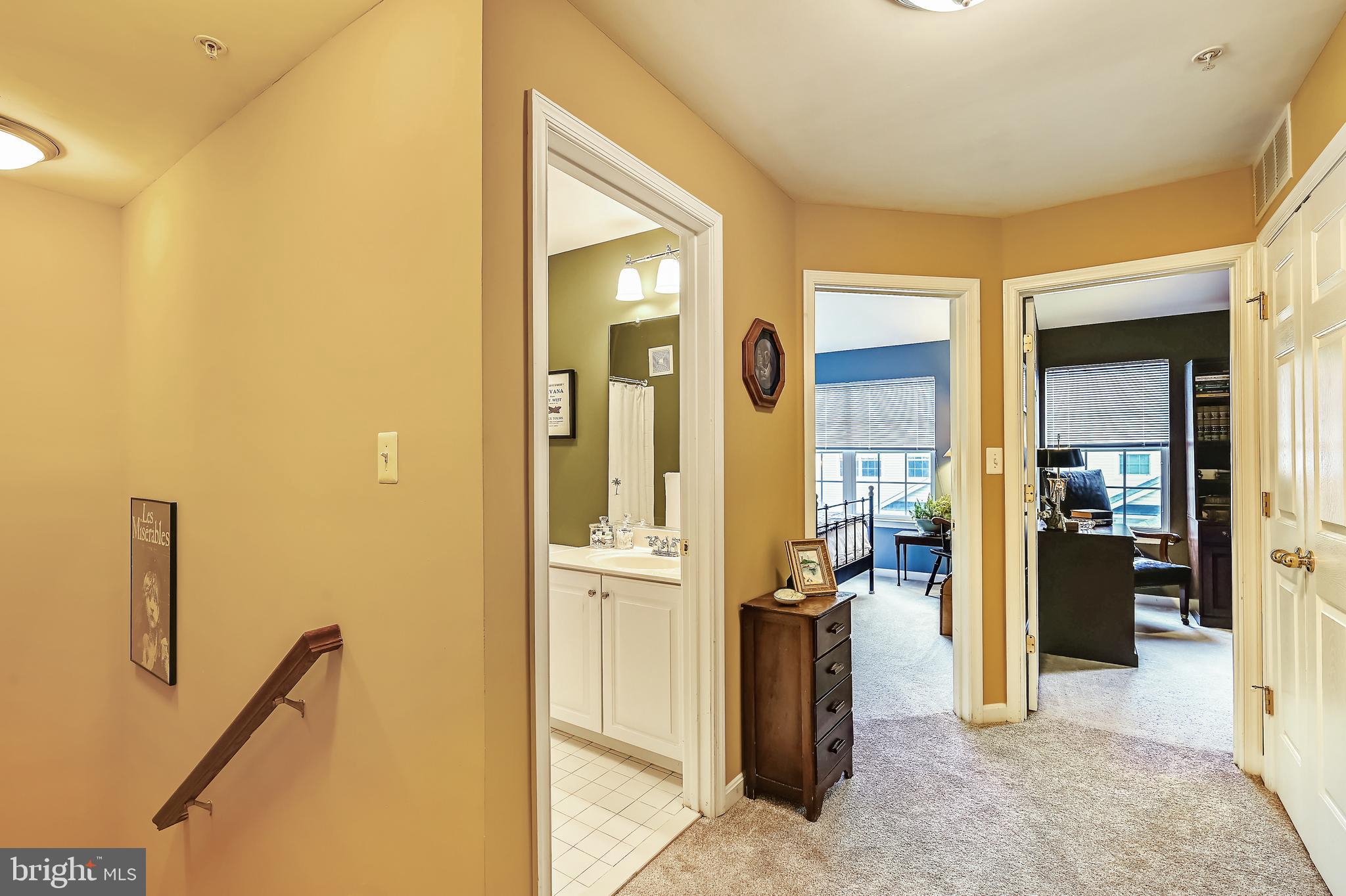 THE HIDEAWAY AT OLD ADMIRAL - Residential