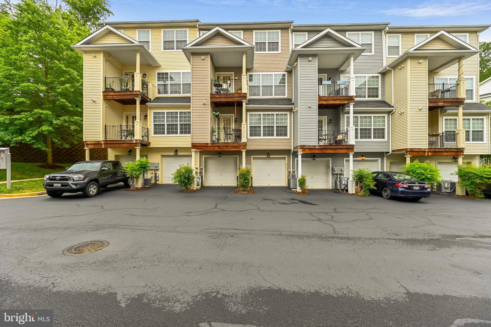 THE HIDEAWAY AT OLD ADMIRAL - Residential