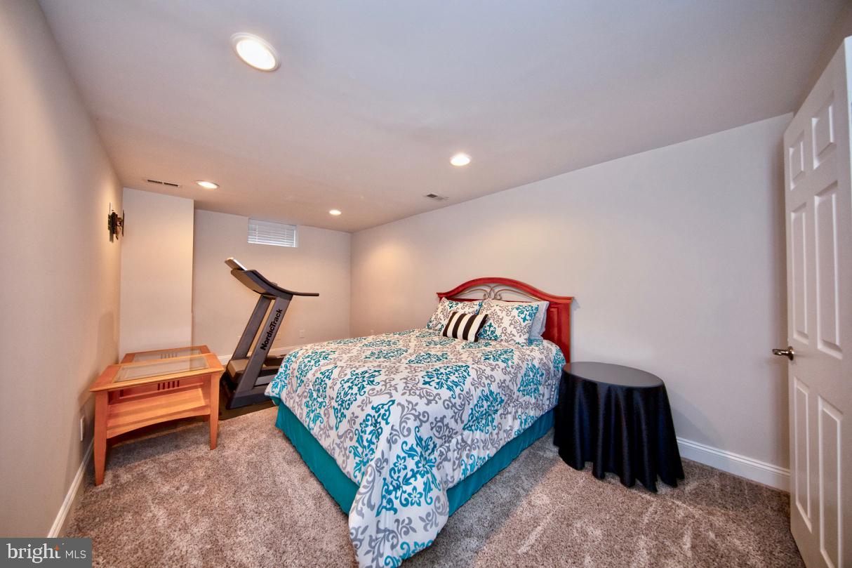 OAKS OF HARFORD - Residential