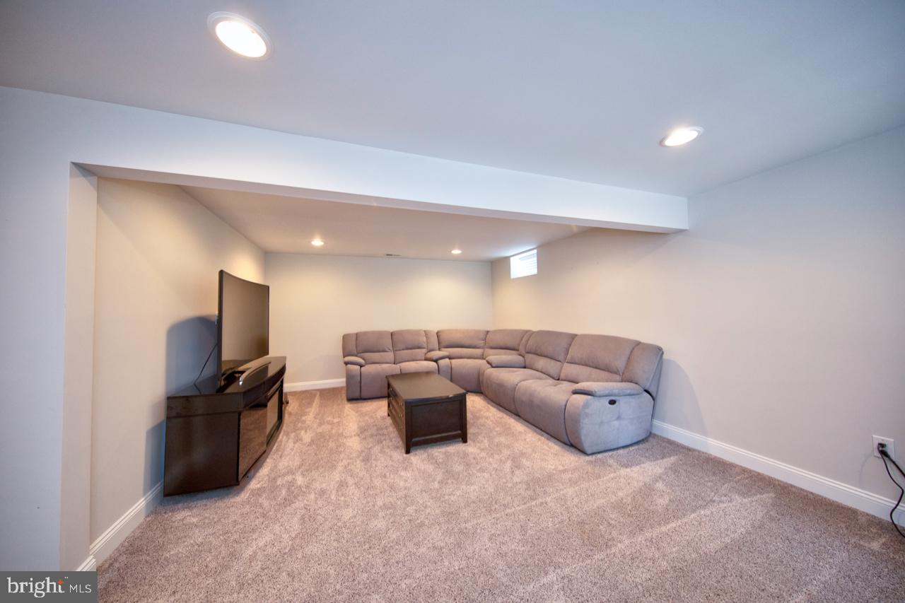 OAKS OF HARFORD - Residential