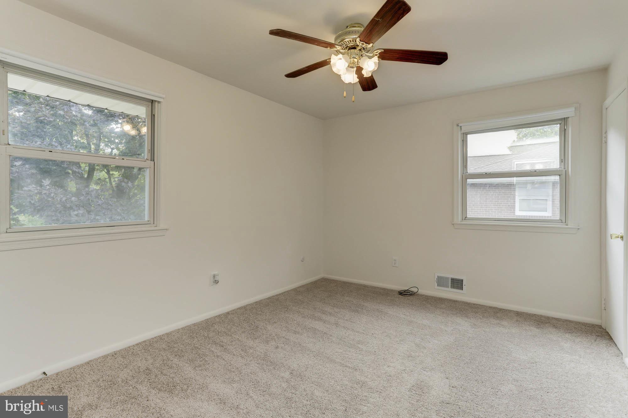 CALVERTON - Residential