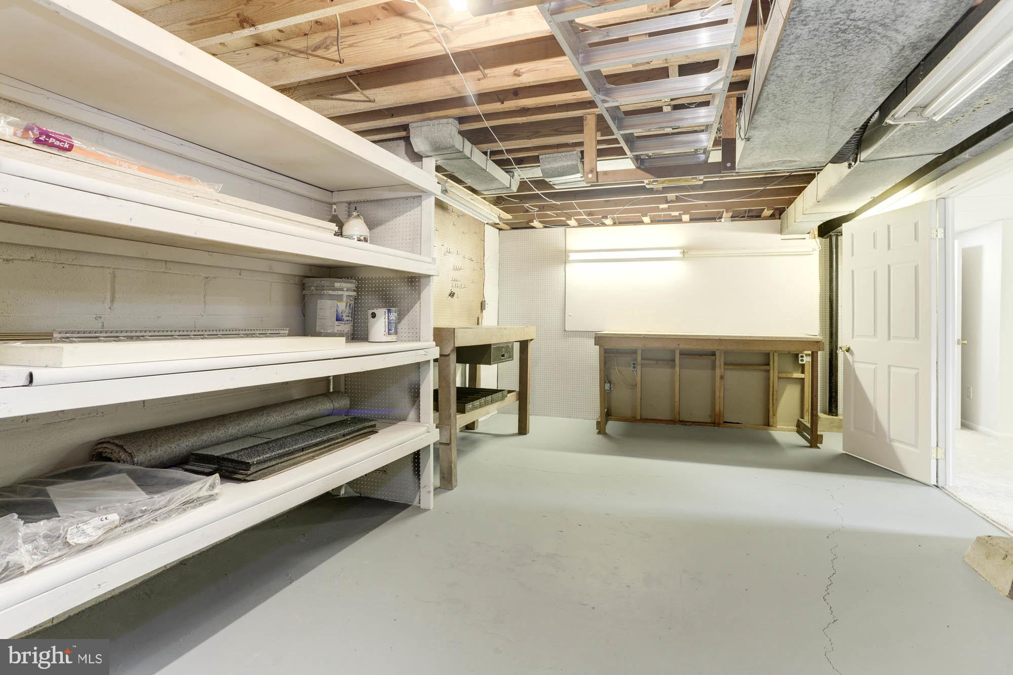 CALVERTON - Residential