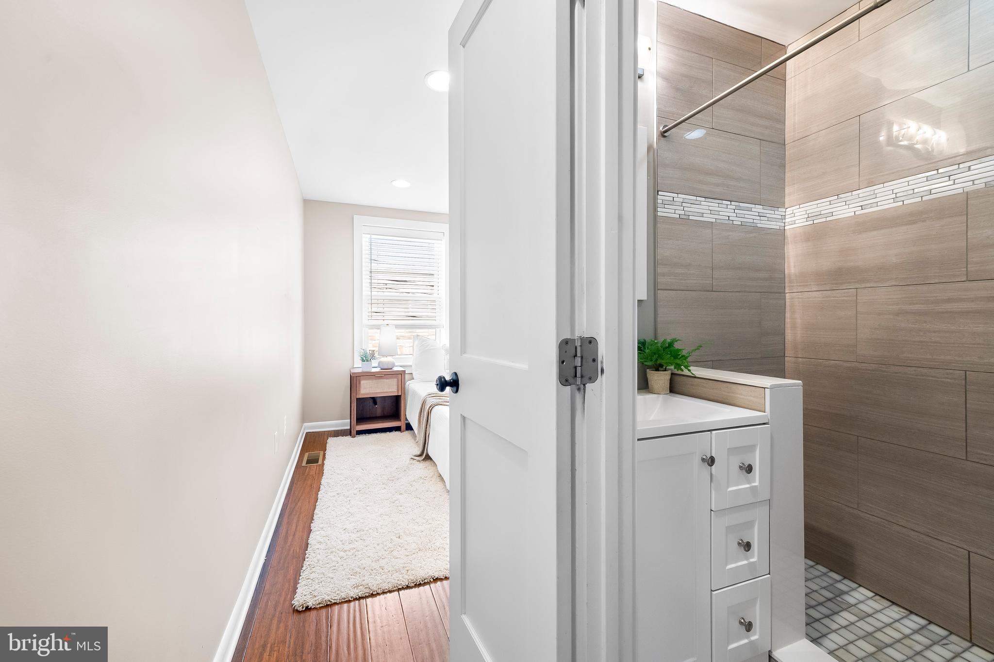 LOCUST POINT - Residential