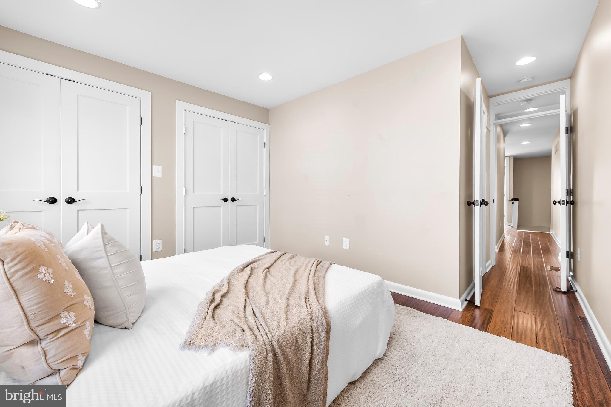 LOCUST POINT - Residential