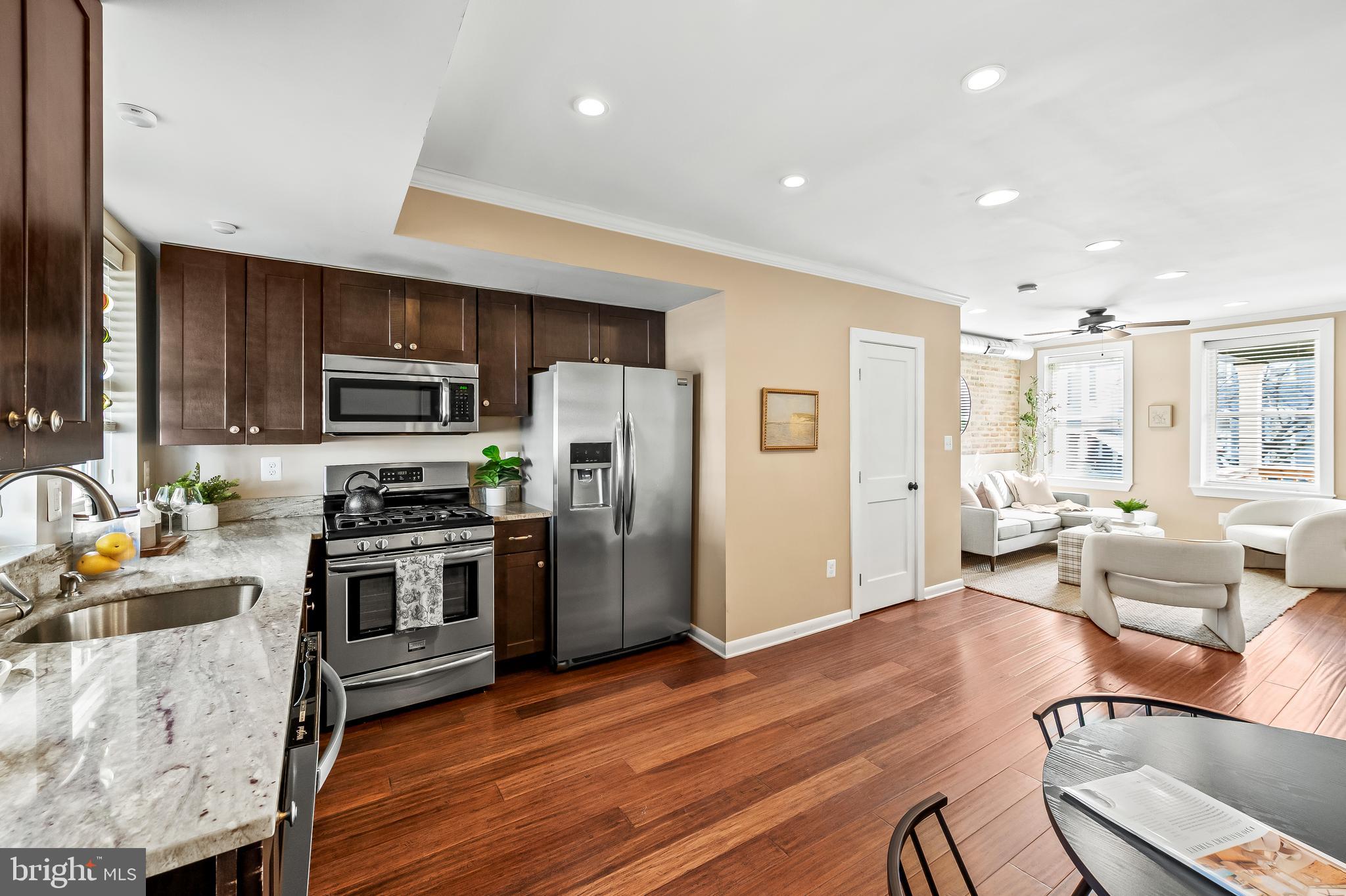 LOCUST POINT - Residential