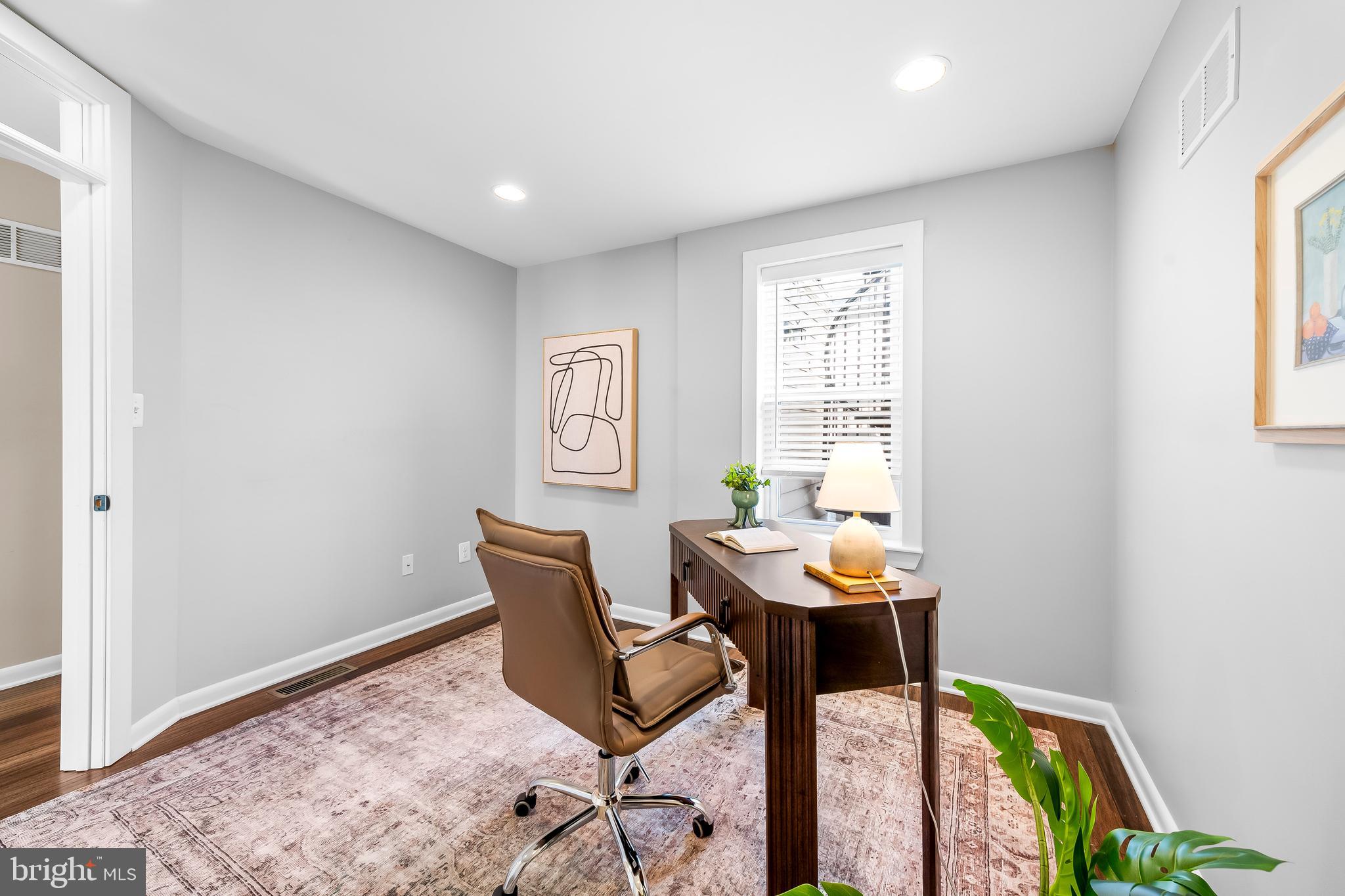 LOCUST POINT - Residential