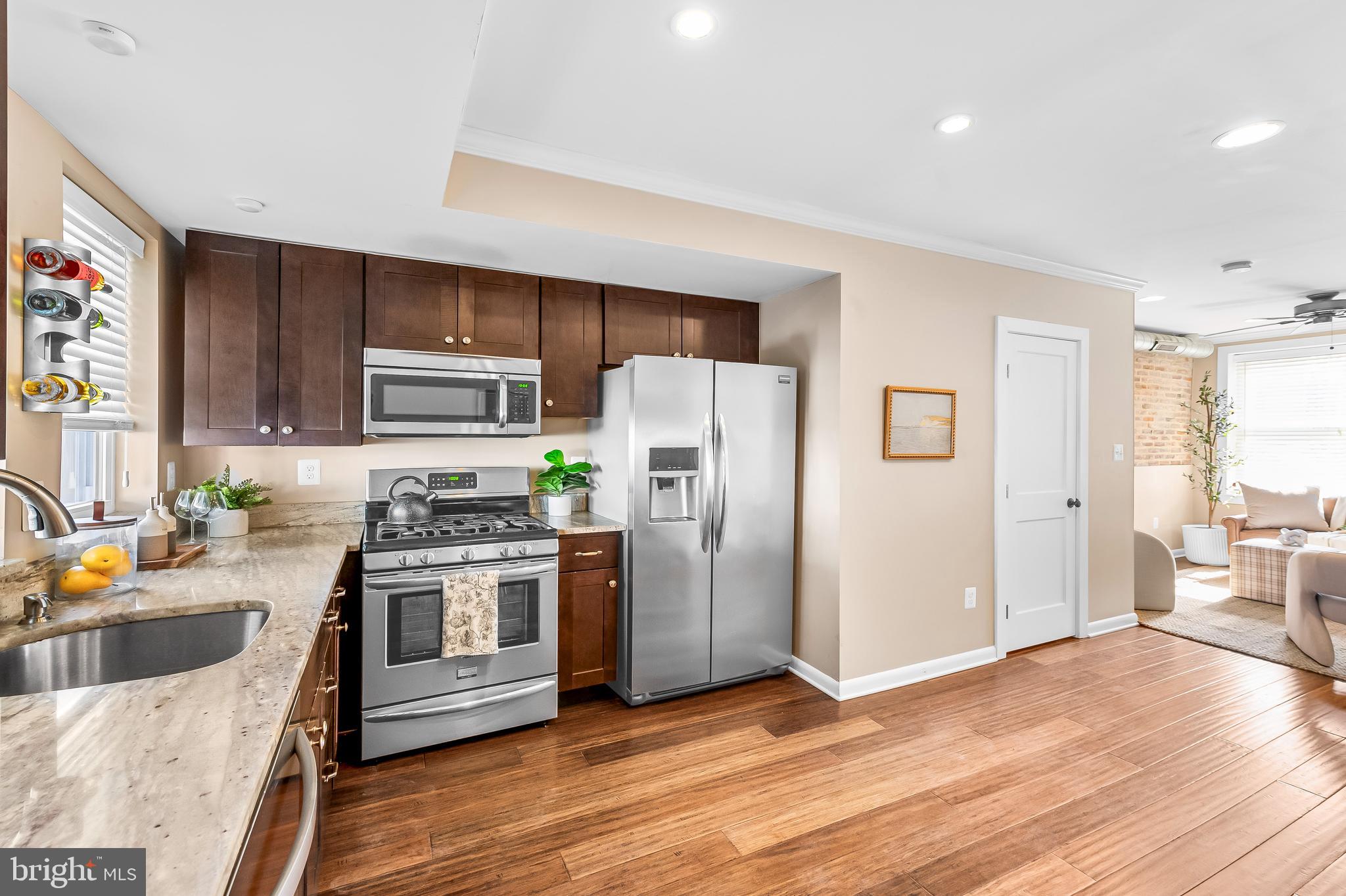 LOCUST POINT - Residential