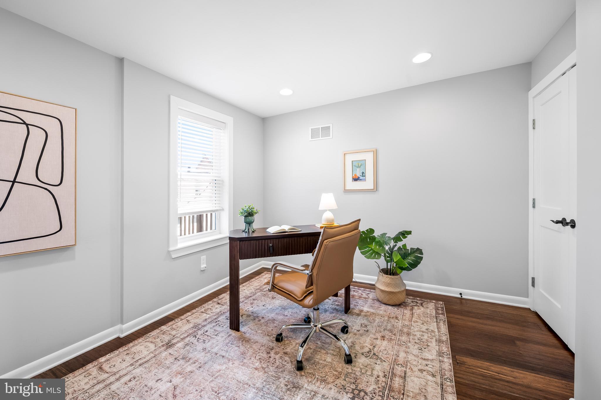 LOCUST POINT - Residential