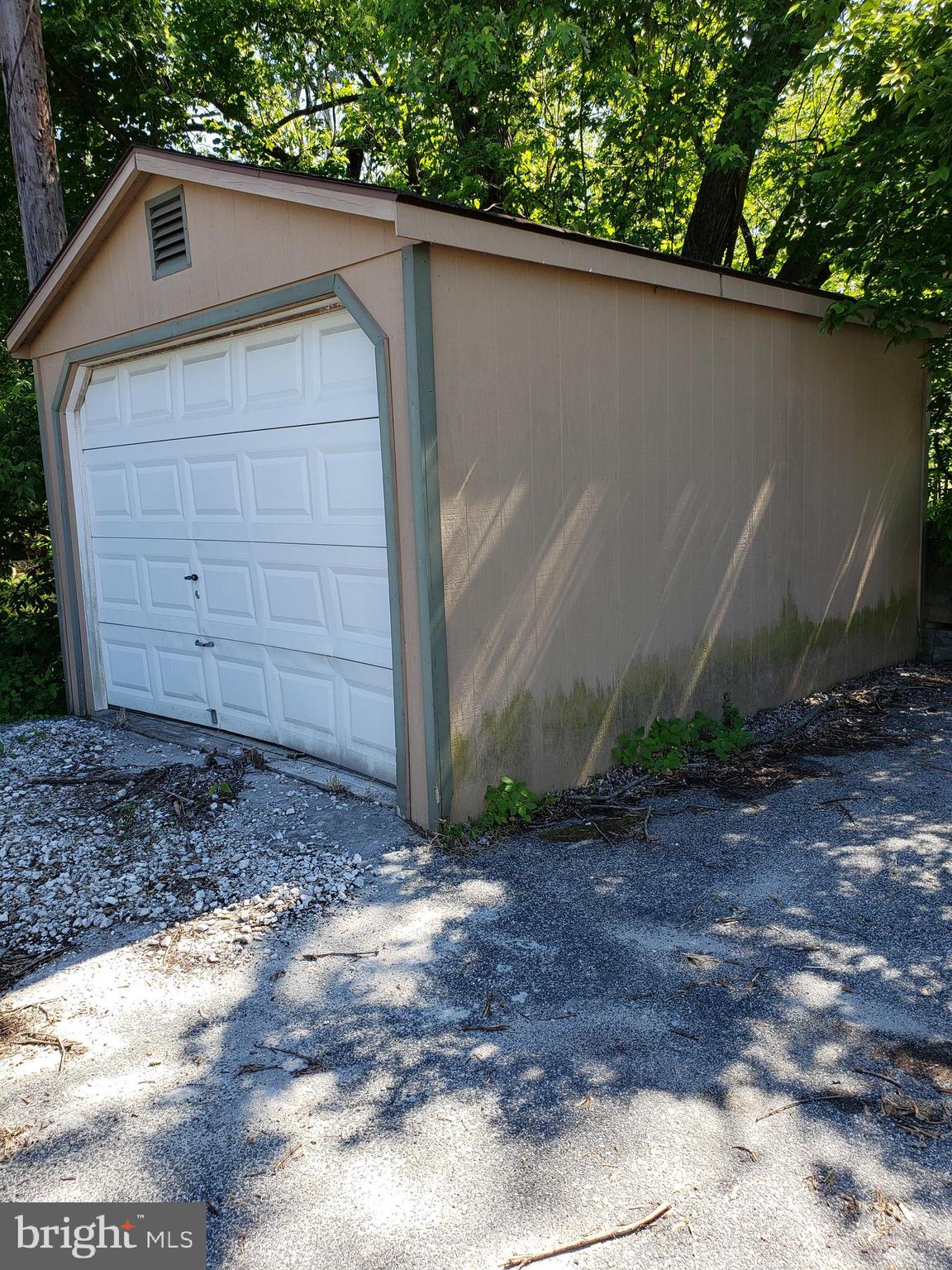 11004 YORK GARAGE