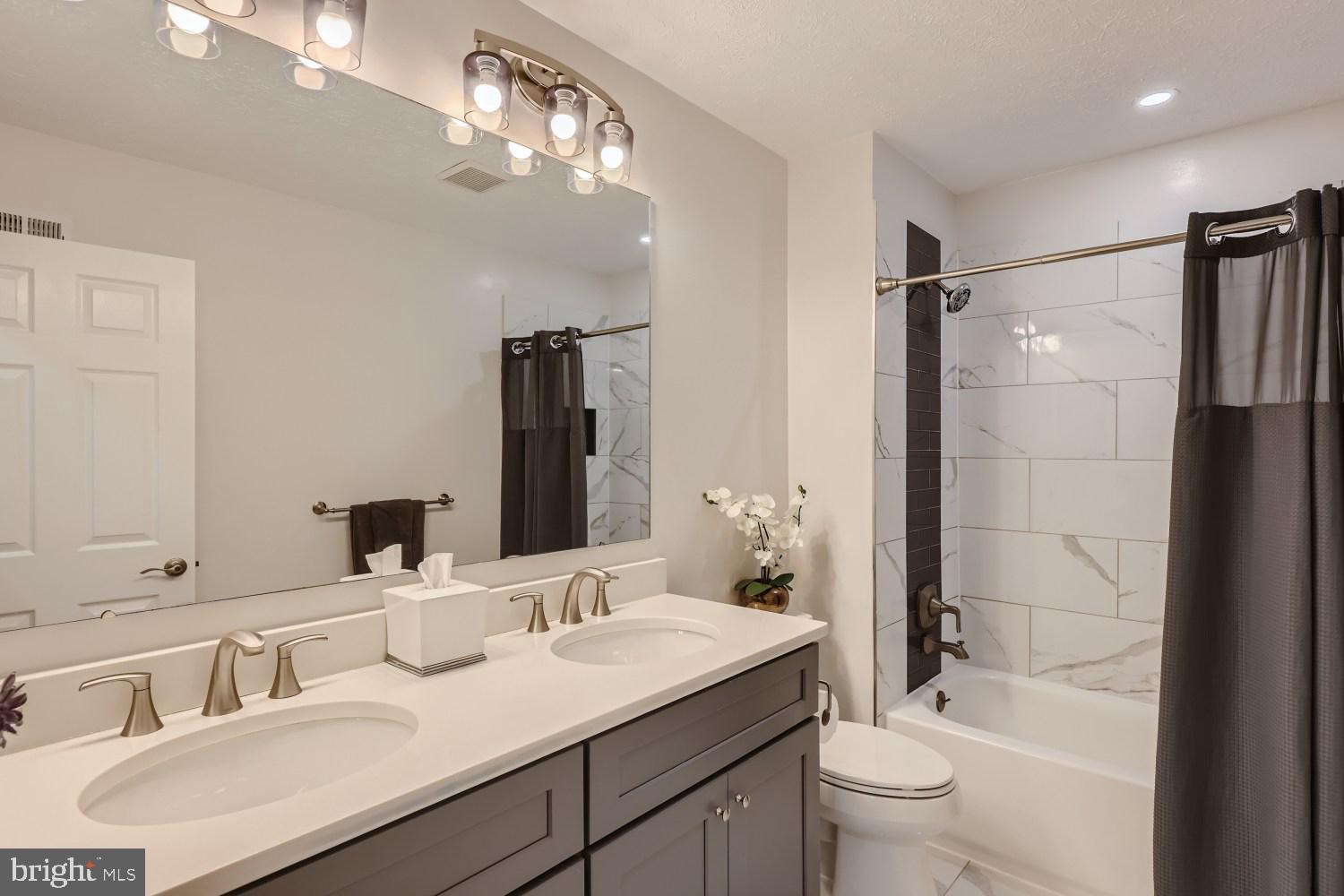 VILLAGE OF SILVER HALL - Residential