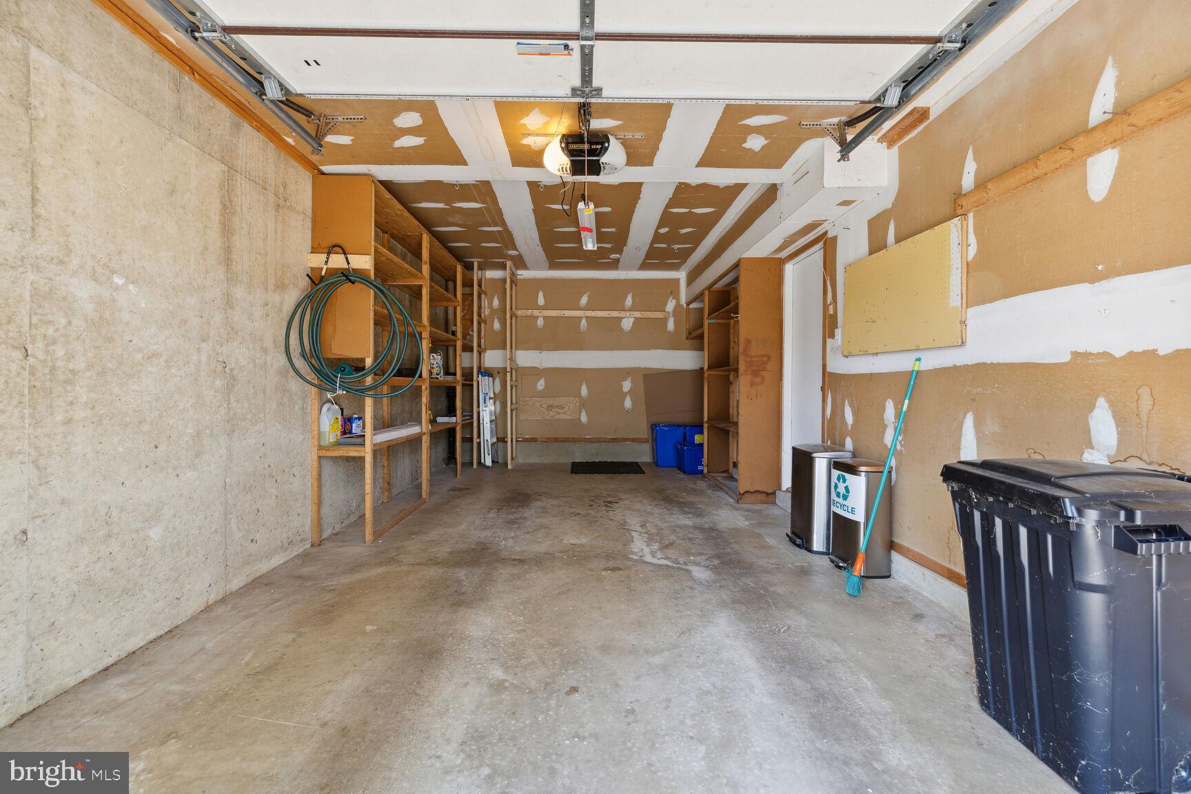 WALKERS CHOICE - Residential Lease