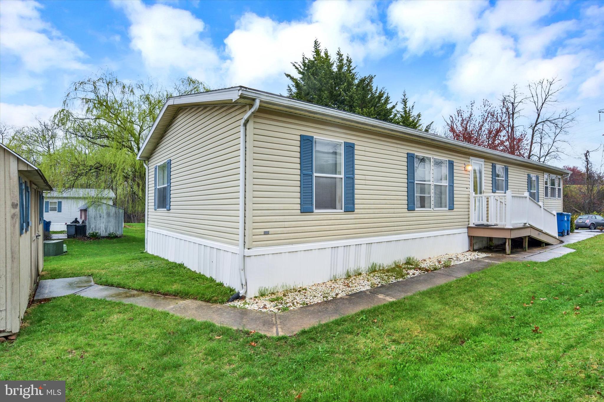 COUNTRY MANOR FARMS - Residential