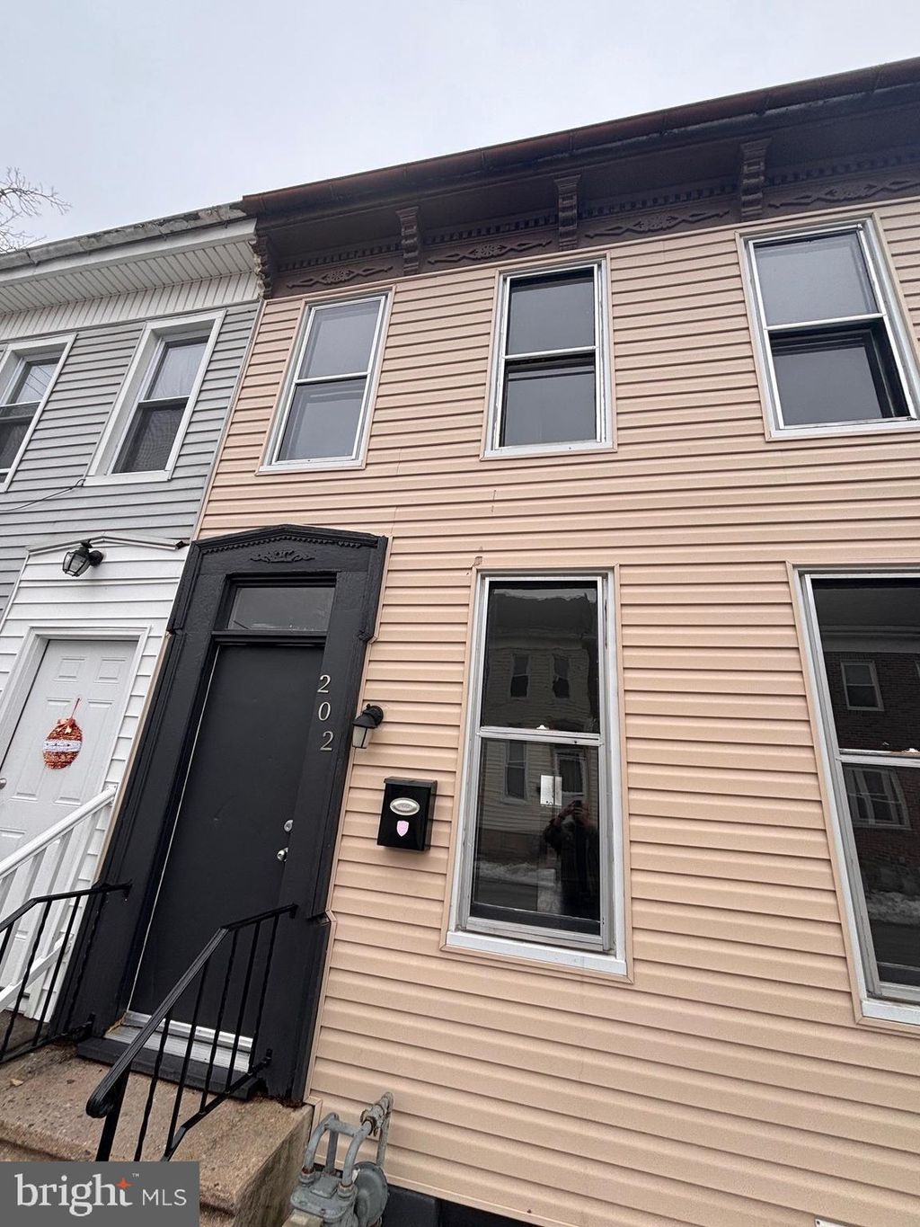 Photo of 202 Park Place, YORK, PA 17401 (MLS # PAYK2097900)